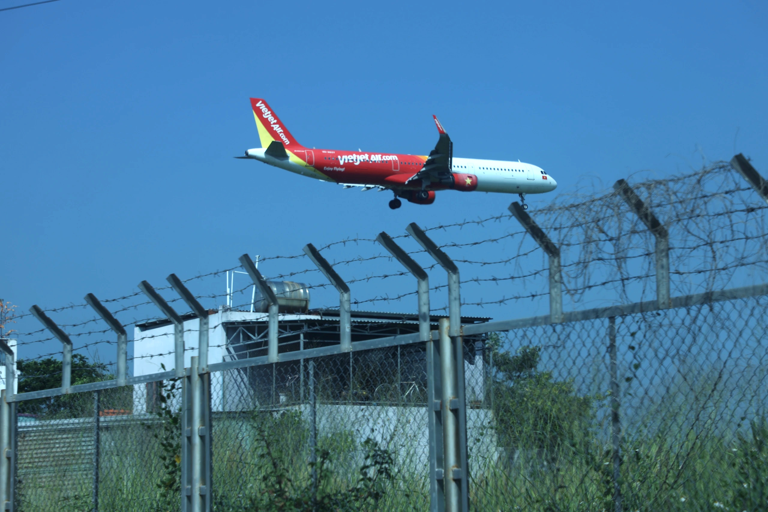  Siết chặt quản lý từ mặt đất đến bầu trời- Ảnh 3.