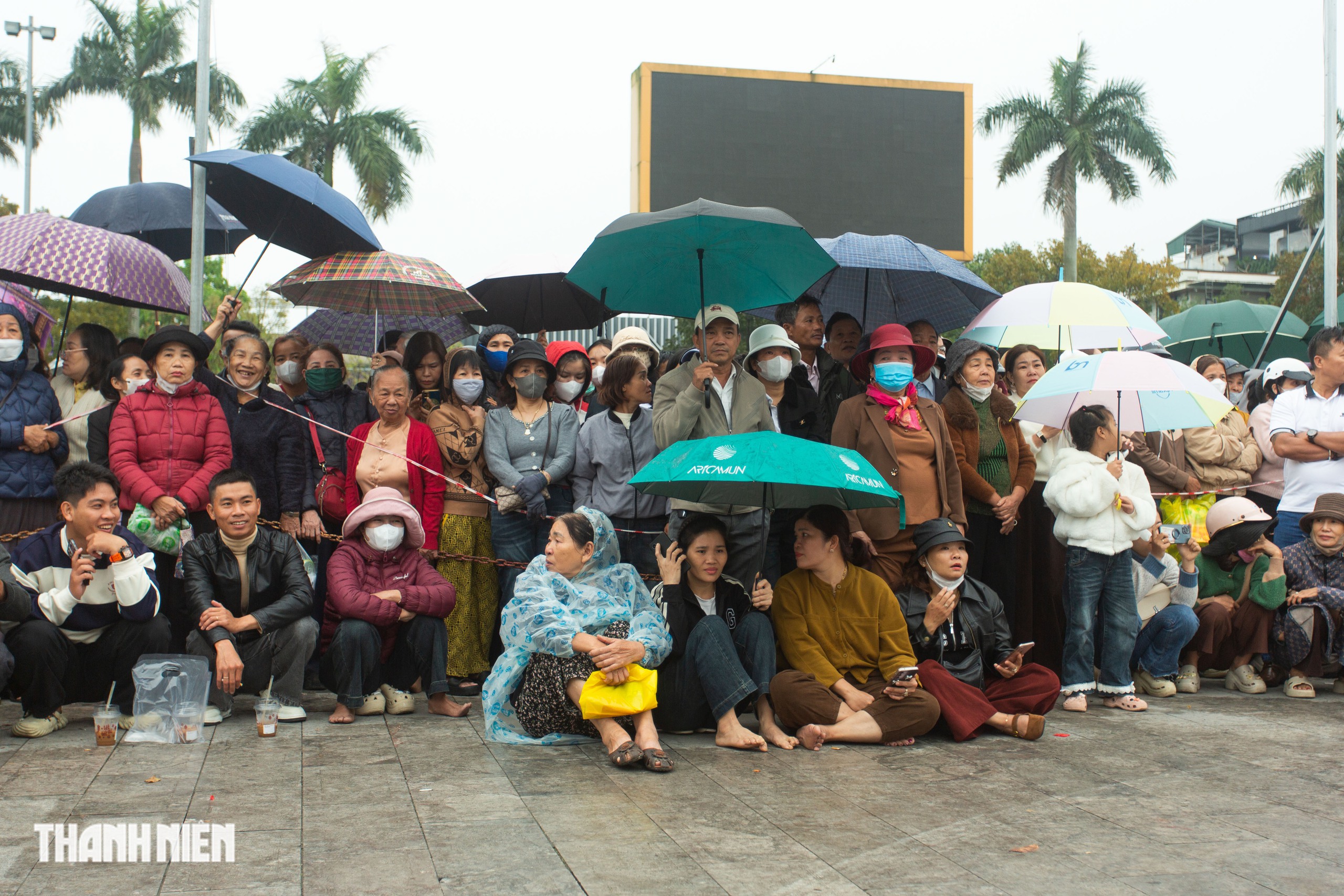 Người d&acirc;n Quảng Trị đội mưa tiễn t&acirc;n binh l&ecirc;n đường nhập ngũ- Ảnh 7.