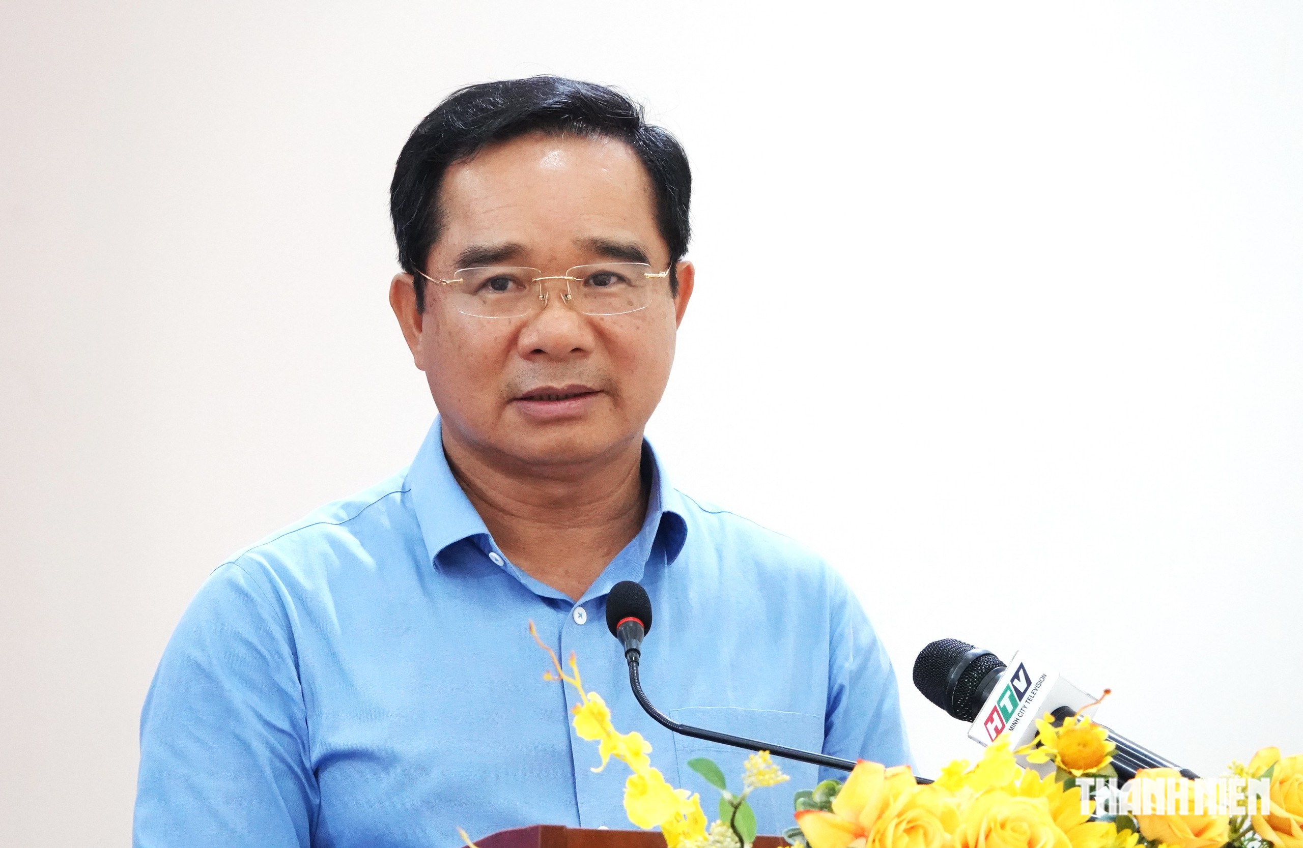 Chủ tịch TP.HCM mong người dân sớm bàn giao mặt bằng mở rộng quốc lộ 22 - Ảnh 1.