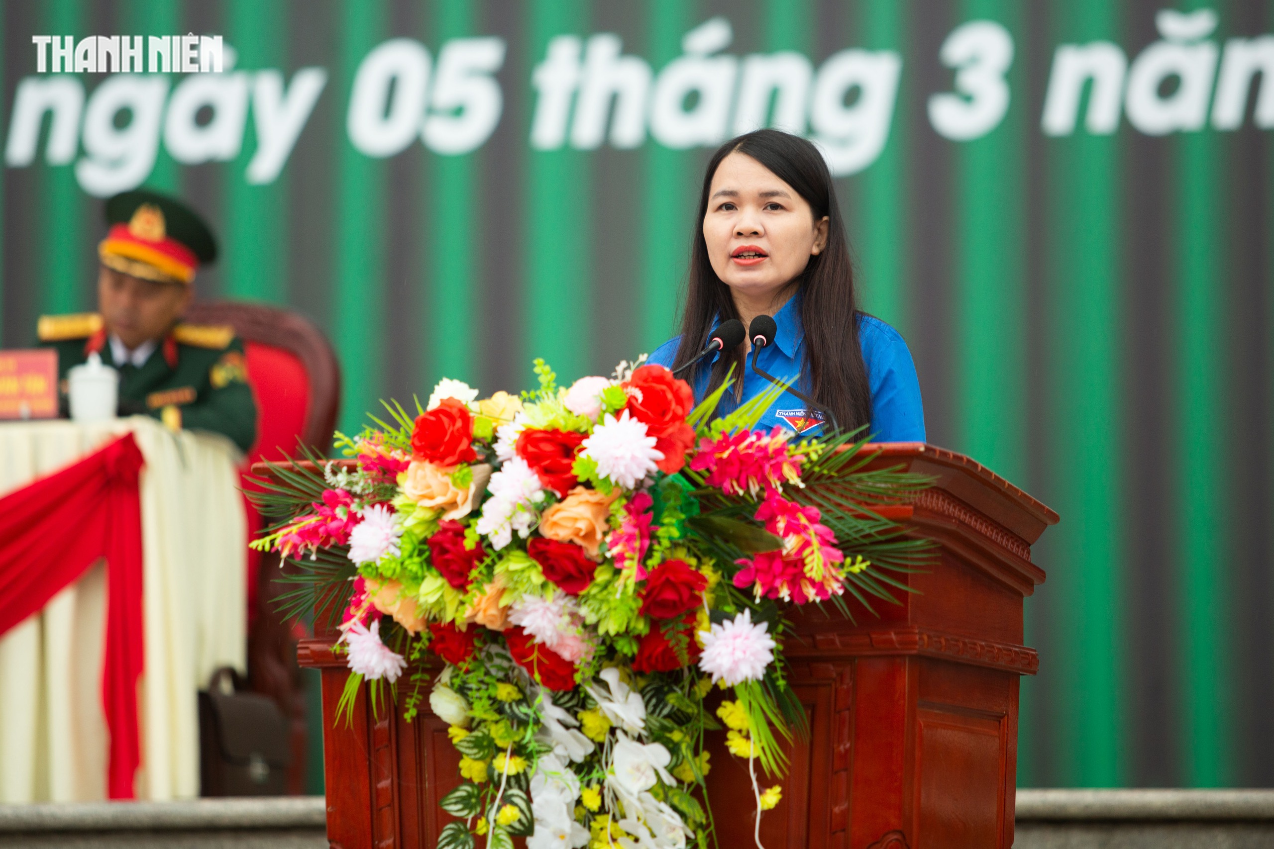 Người d&acirc;n Quảng Trị đội mưa tiễn t&acirc;n binh l&ecirc;n đường nhập ngũ- Ảnh 3.