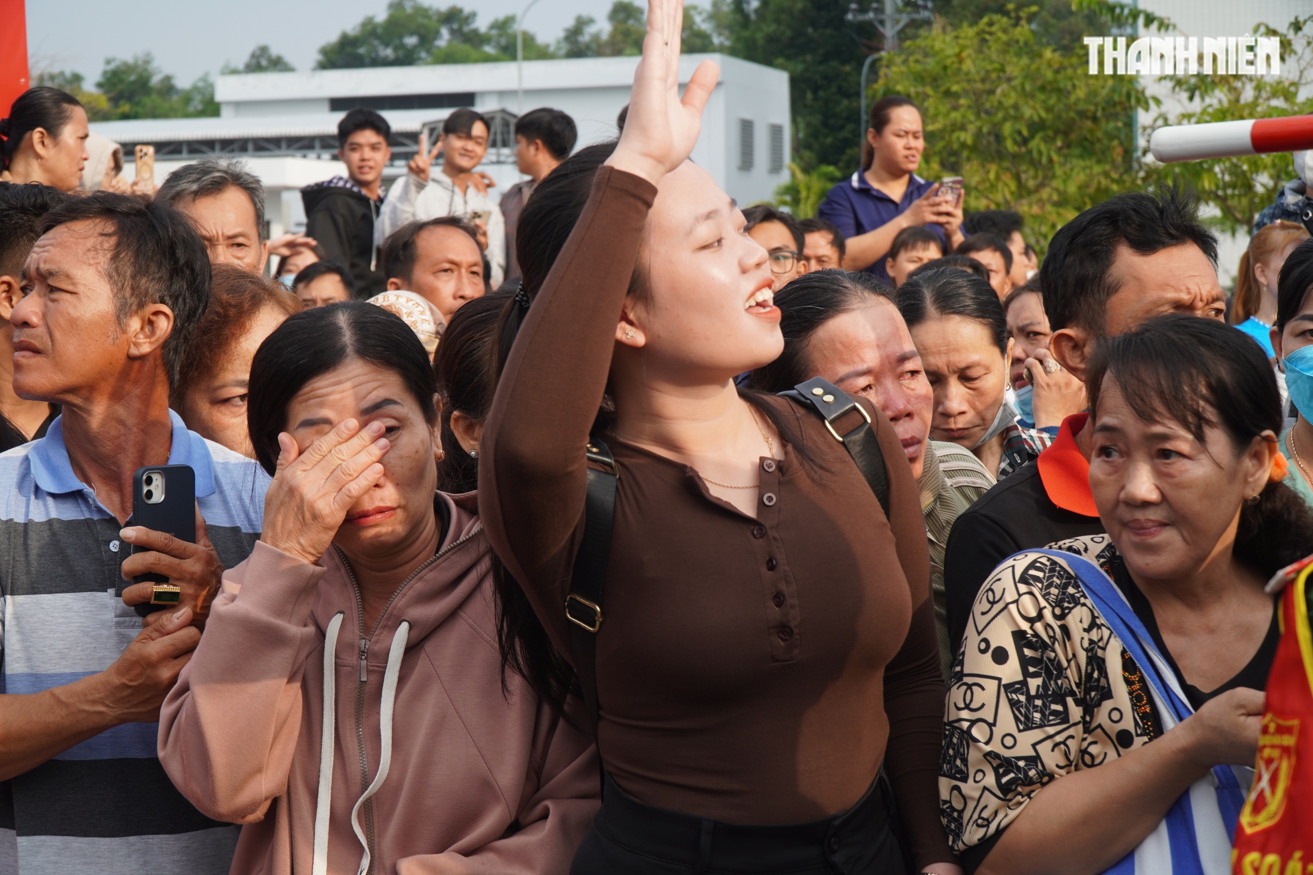 Khoảnh khắc xúc động hơn 4.400 tân binh ở Vĩnh Long lên đường nhập ngũ- Ảnh 9.