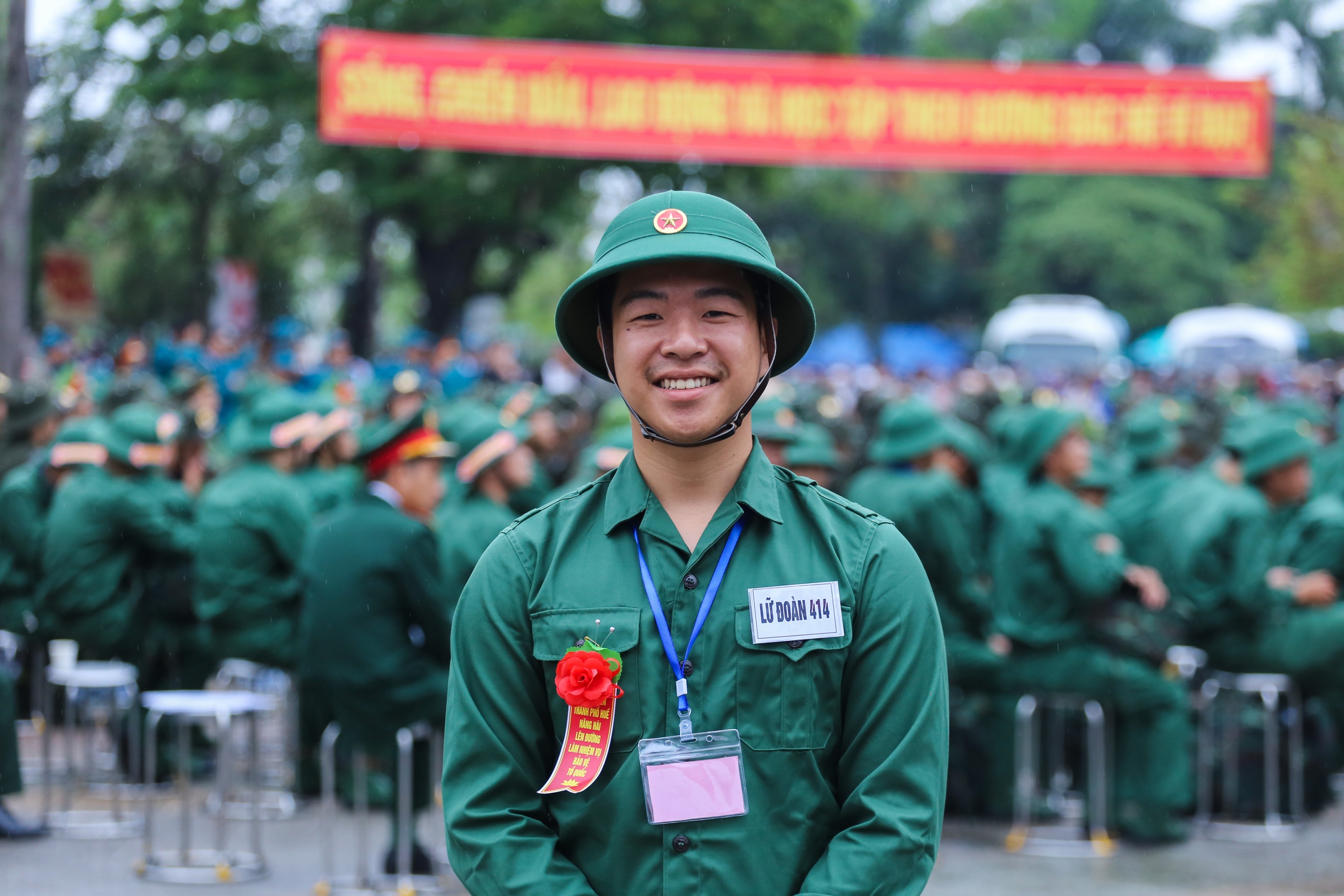 Kỹ sư x&acirc;y dựng g&aacute;c lại c&ocirc;ng việc, hăng h&aacute;i l&ecirc;n đường nhập ngũ- Ảnh 1.