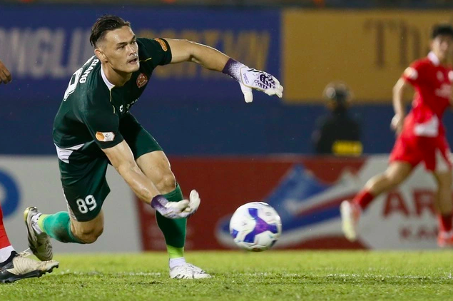 Thủ môn Trung Kiên đối đầu Lê Giang Patrik, cuộc đua khốc liệt giành vé lên đội tuyển Việt Nam
- Ảnh 2.