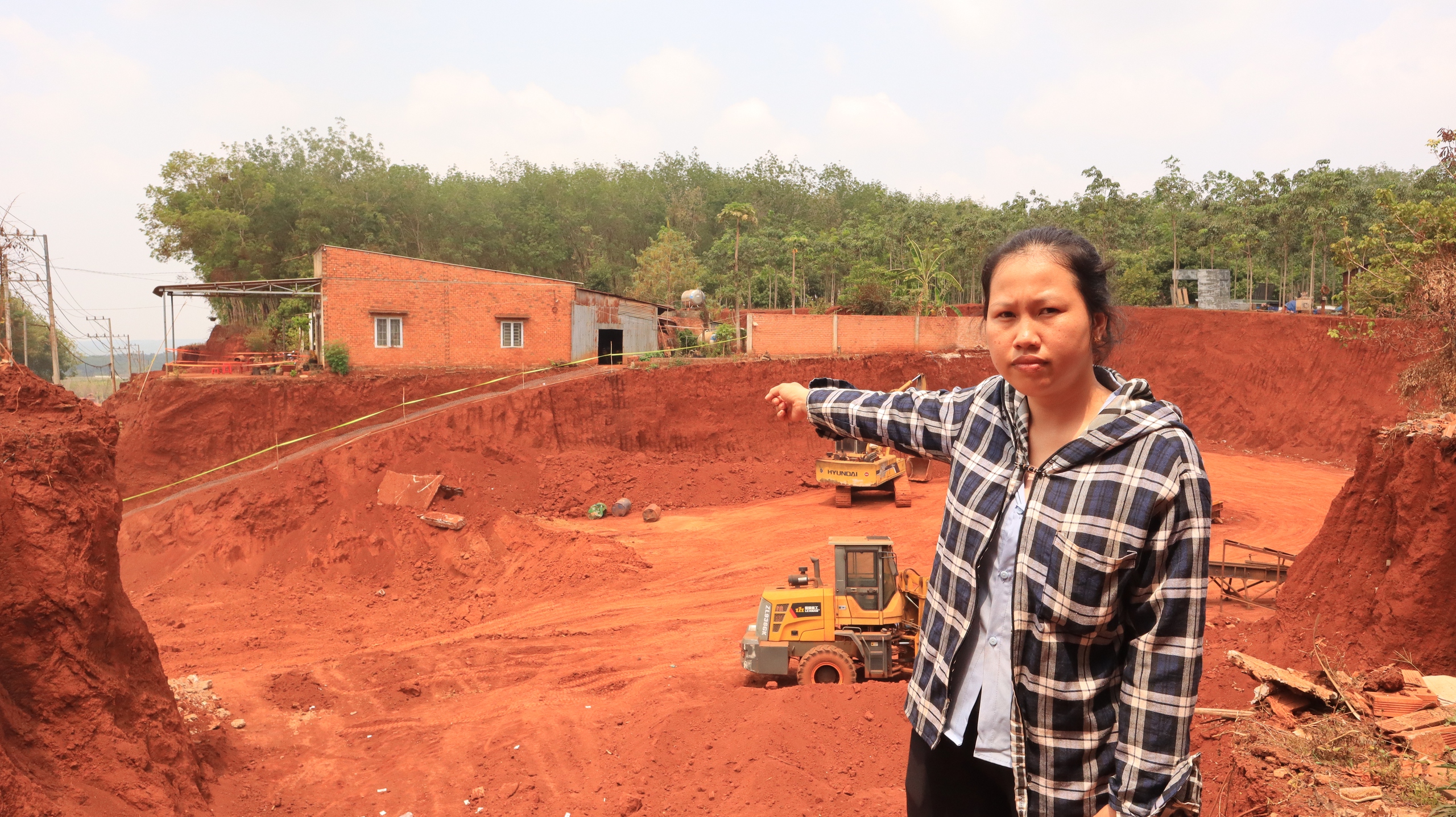 Hạ cốt nền đường, nhà dân chênh vênh bên mép vực sâu: Sai quy trình ở đâu?- Ảnh 5.