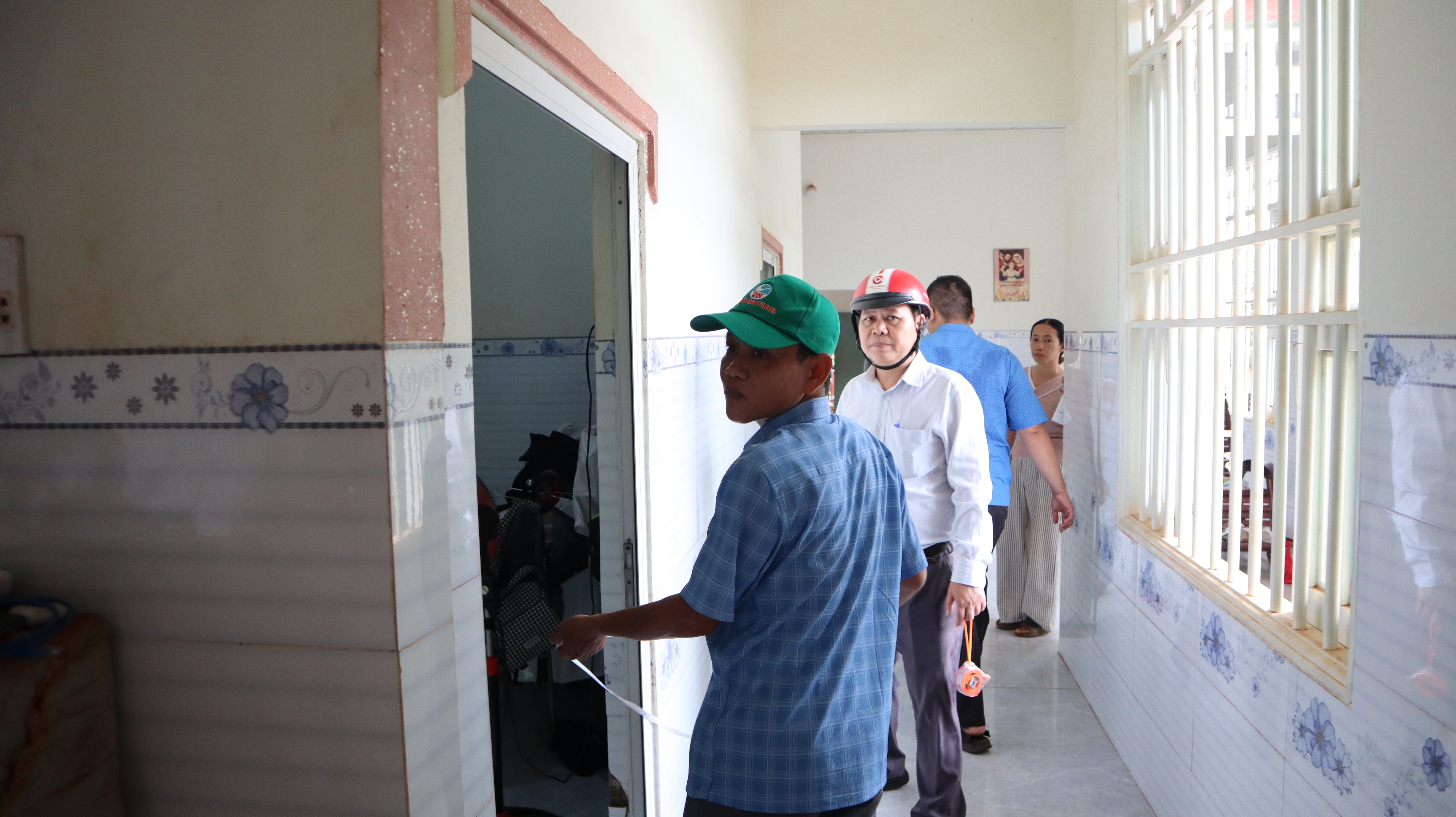 Sau nhận tiền hỗ trợ để đến nơi ở tạm, 8 hộ dân mong muốn điều gì? - Ảnh 4.