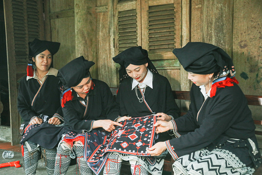 Th&agrave;nh c&ocirc;ng với 'chữ N&ocirc;m Dao may mắn'- Ảnh 3.