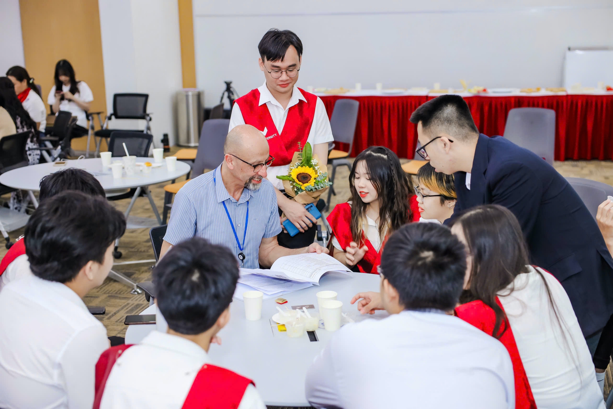 D&ugrave;ng AI để tận dụng c&ocirc;ng nghệ, kh&ocirc;ng phải 'vay mượn' chất x&aacute;m- Ảnh 3.