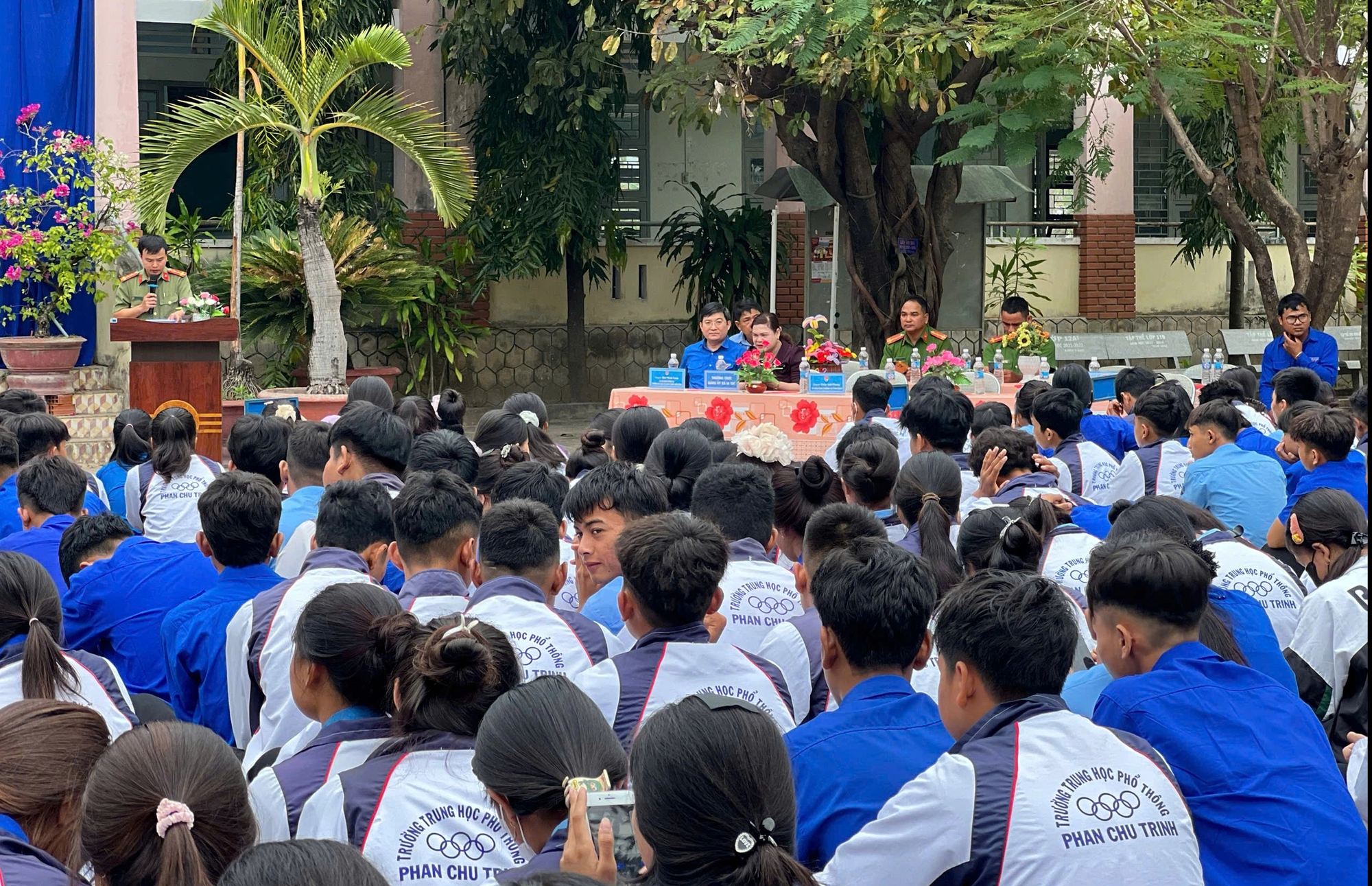 Giới trẻ Gia Lai t&iacute;ch cực nhận diện tin giả v&agrave; ph&ograve;ng chống lừa đảo trực tuyến - Ảnh 1.