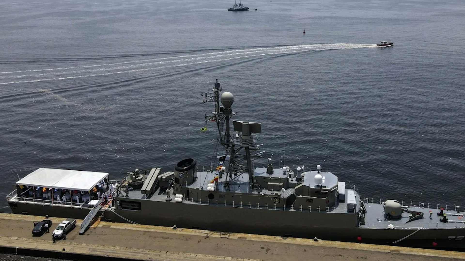 T&agrave;u ngầm Mỹ đ&aacute;nh ch&igrave;m t&agrave;u chiến Iran ngo&agrave;i khơi Sri Lanka, h&agrave;ng chục người thiệt mạng - Ảnh 1.