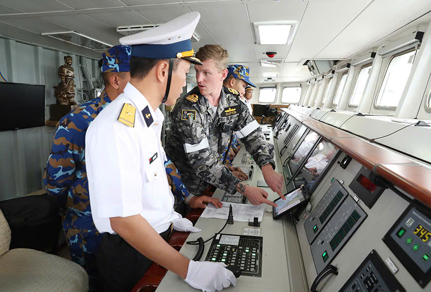 T&agrave;u hộ vệ t&ecirc;n lửa 016 - Quang Trung cập cảng &Uacute;c tham gia Lễ duyệt binh 2026 - Ảnh 5.