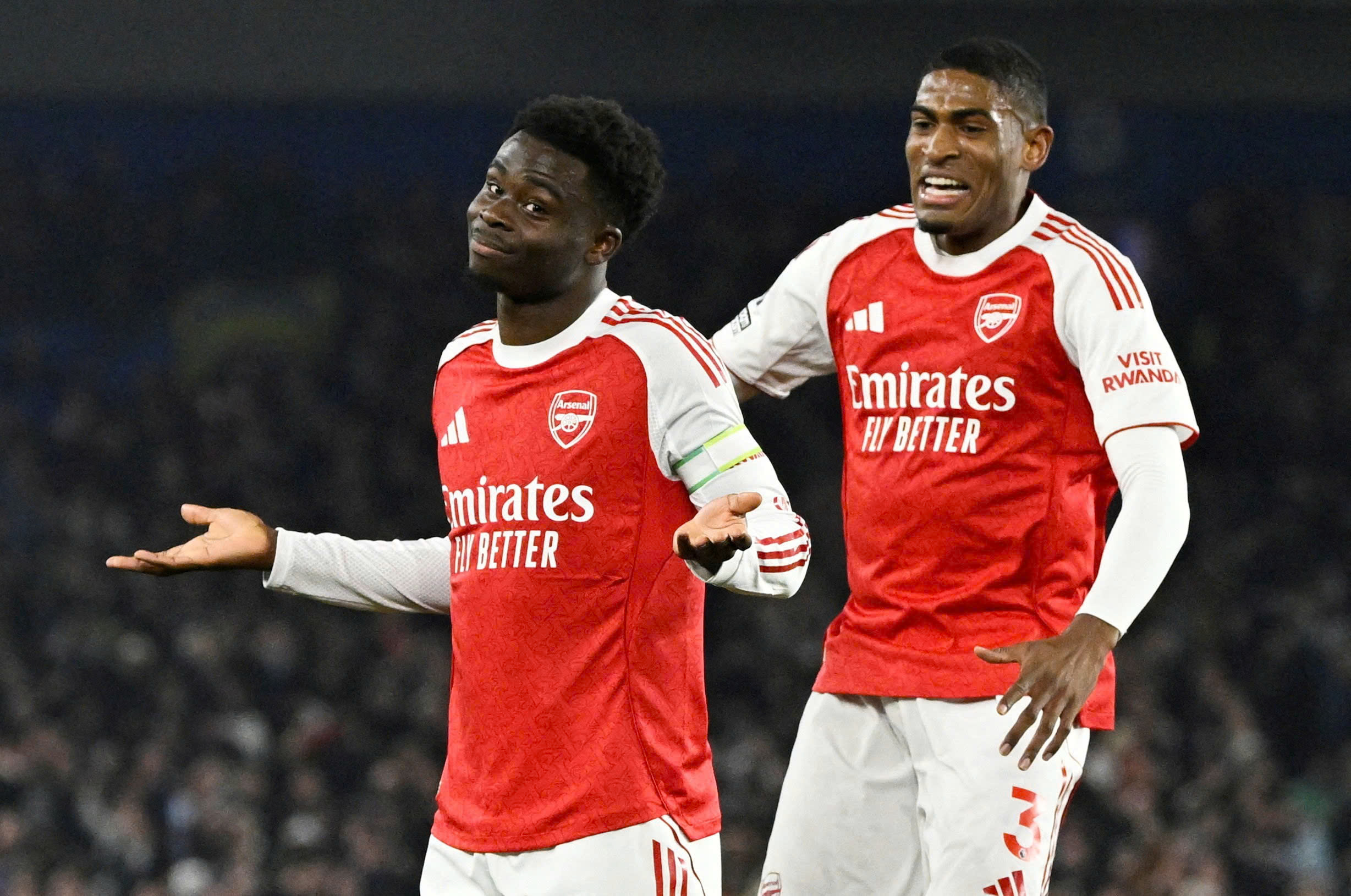 Sẽ có 'nhà vô địch xấu xí' Arsenal?