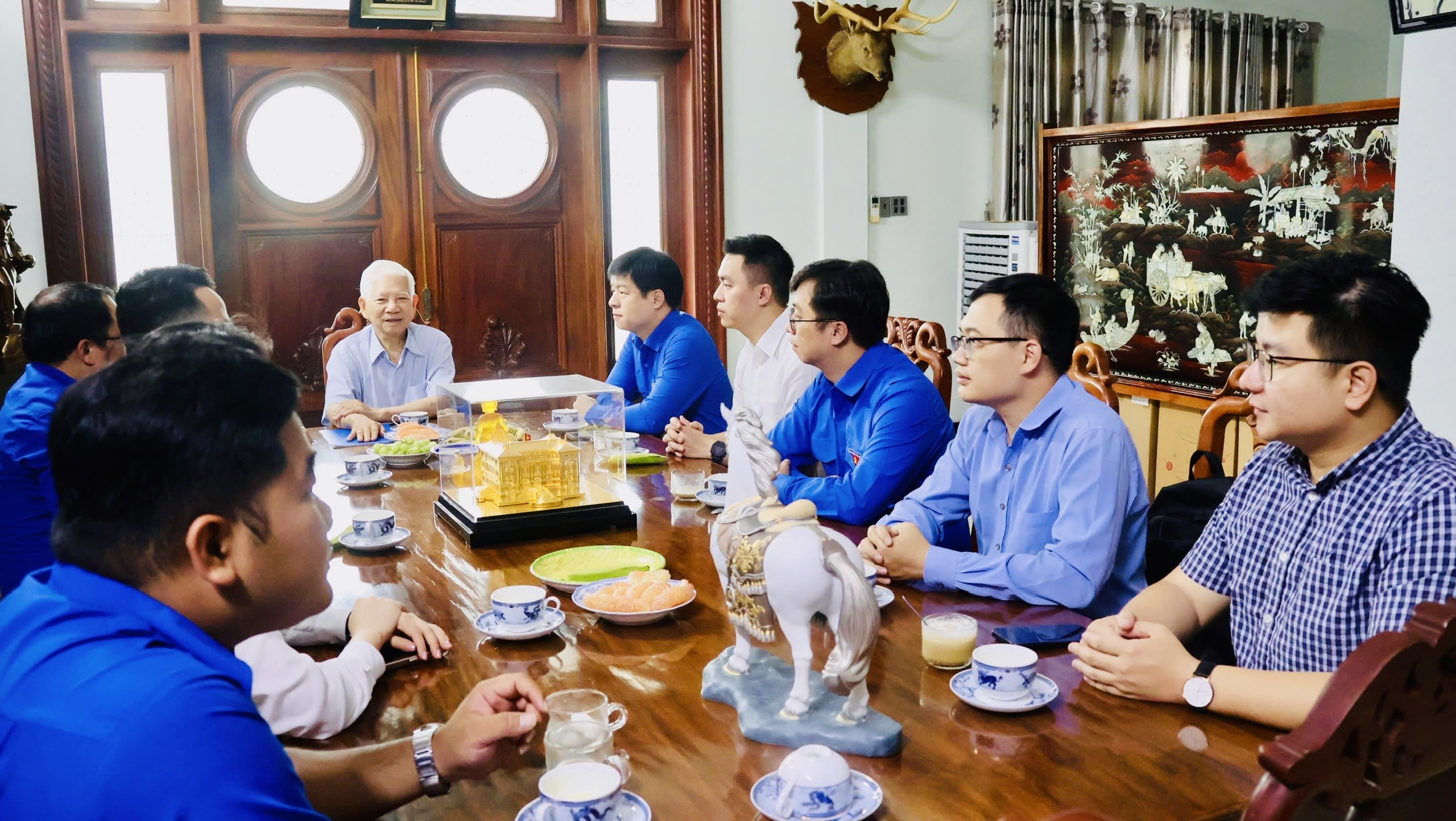  Bí thư Trung ương Đoàn tri ân nguyên Chủ tịch nước Nguyễn Minh Triết - Ảnh 3.