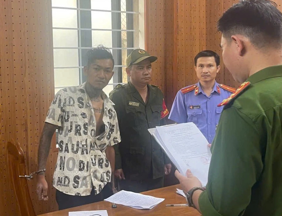 Đột nhập phòng trọ lúc nửa đêm, dùng dao khống chế một phụ nữ cướp tài sản- Ảnh 1.