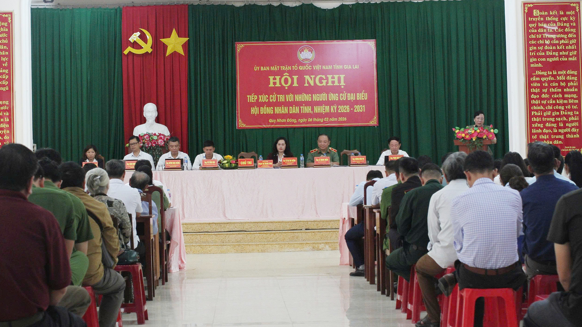 Tiếp xúc cử tri, Chủ tịch tỉnh Gia Lai cam kết tăng trưởng hai con số - Ảnh 1.