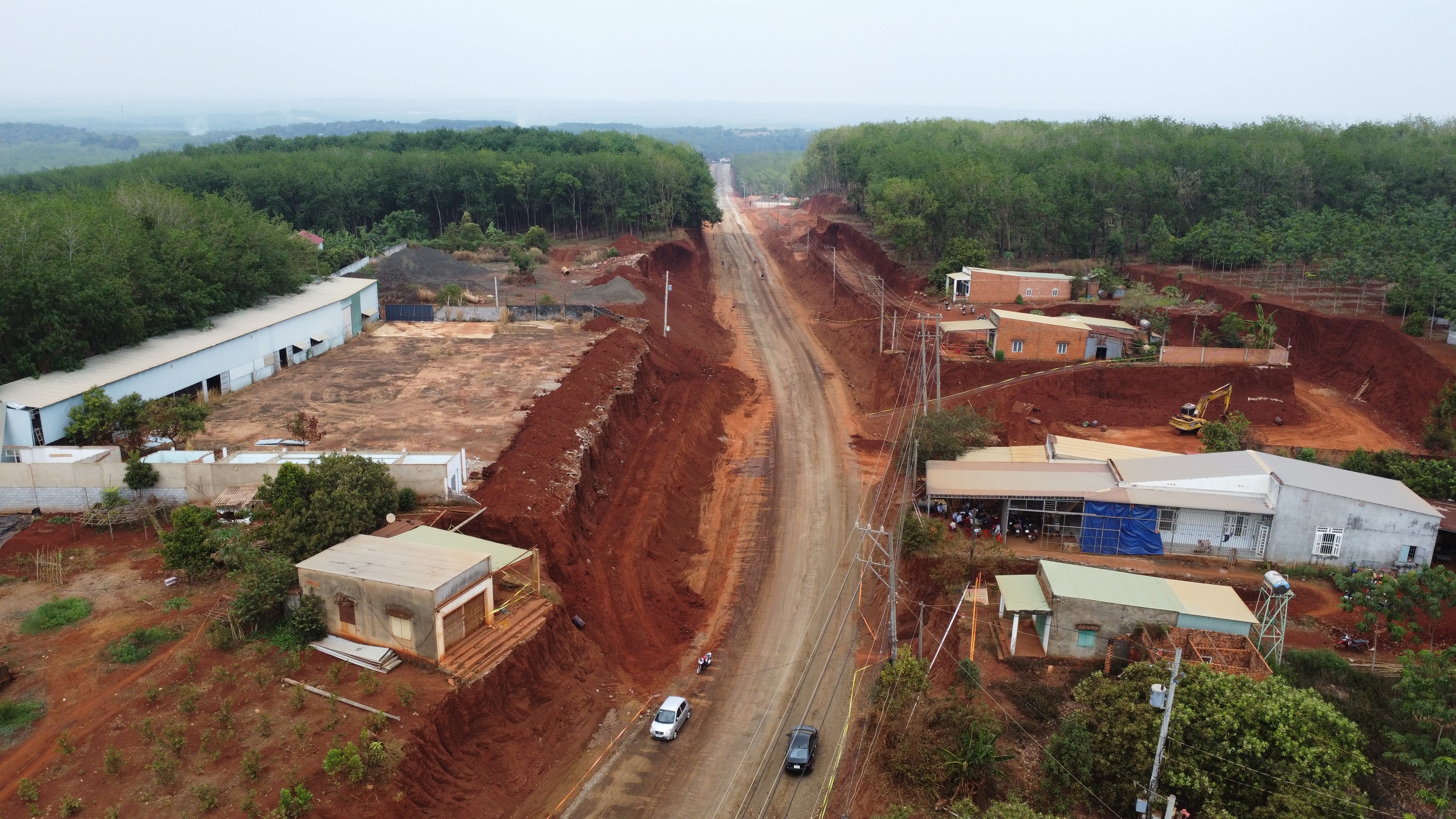 Hạ cốt nền đường và những hệ lụy Đối với nhà dân bên vực sâu tại Đồng Nai - Ảnh 4.