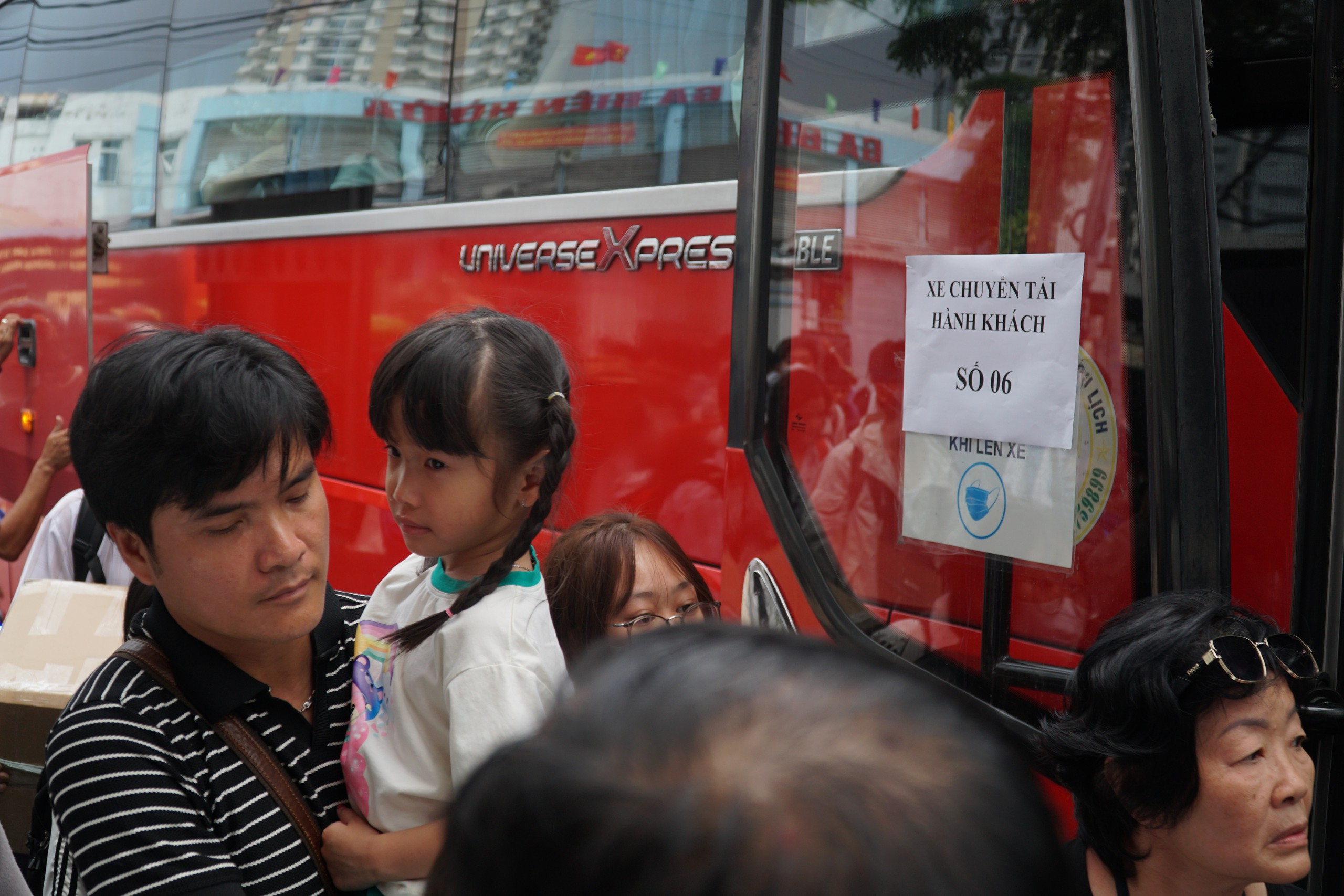 S&agrave; lan va chạm cầu Ghềnh: T&agrave;u dừng ga Bi&ecirc;n H&ograve;a, trung chuyển h&agrave;nh kh&aacute;ch về TP.HCM - Ảnh 3.