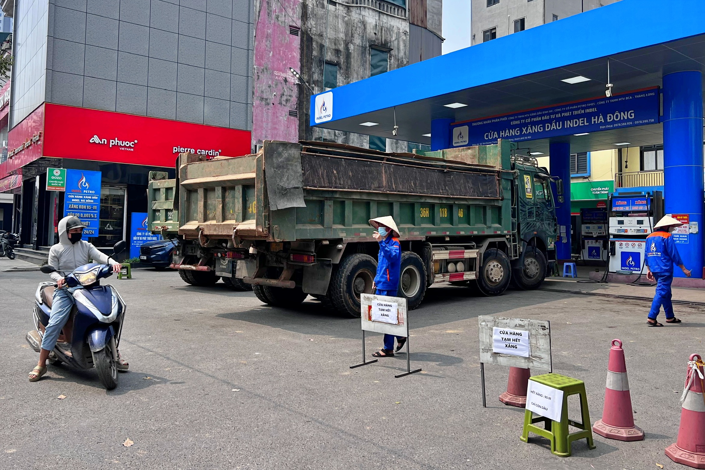 Doanh nghiệp xăng dầu dừng bán, Hà Nội xin ý kiến Bộ Công thương- Ảnh 1.