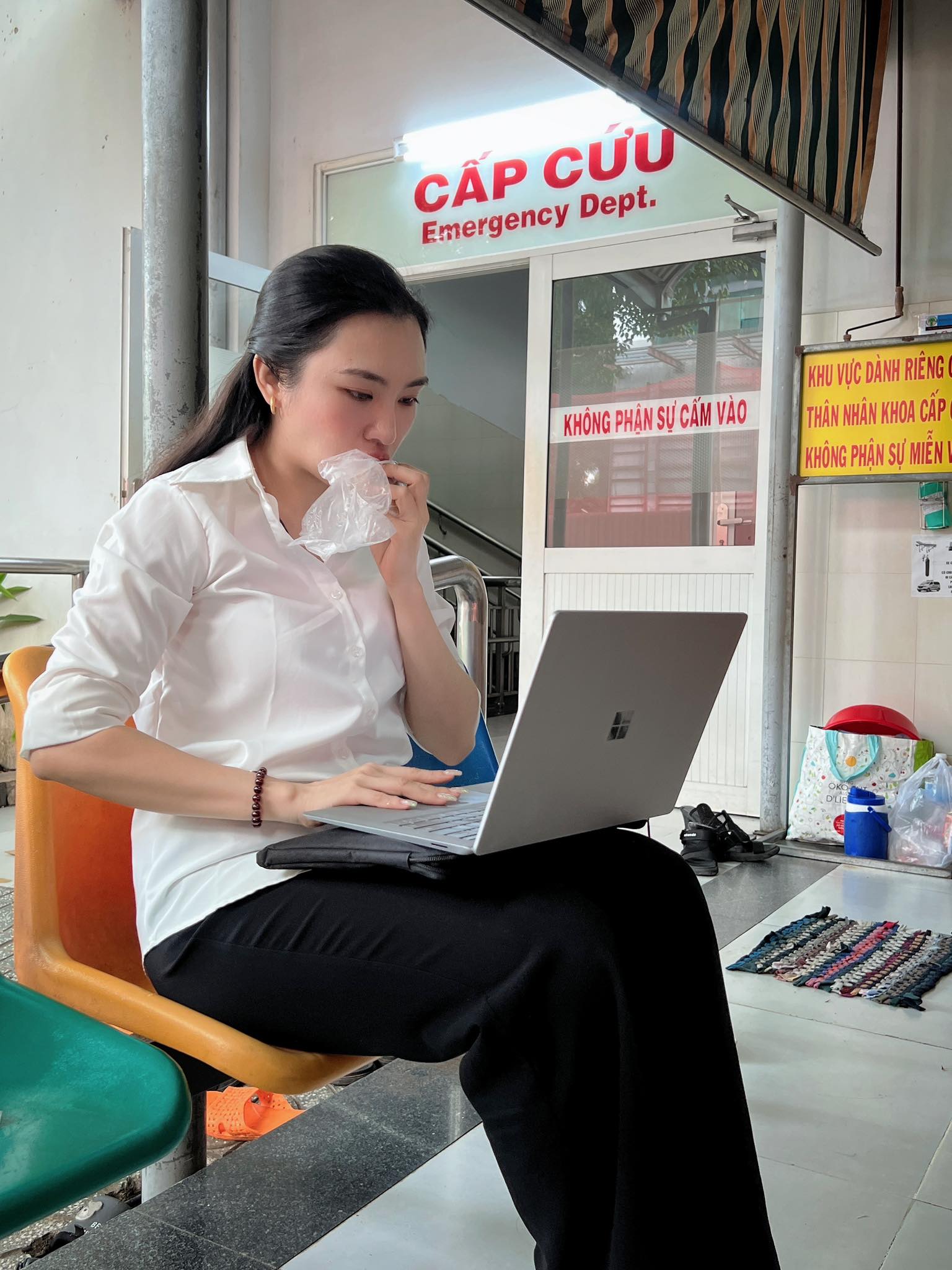 Cô gái trẻ cưu mang mẹ đơn thân: Hy vọng mới cho những phận đời khó khăn - Ảnh 6.