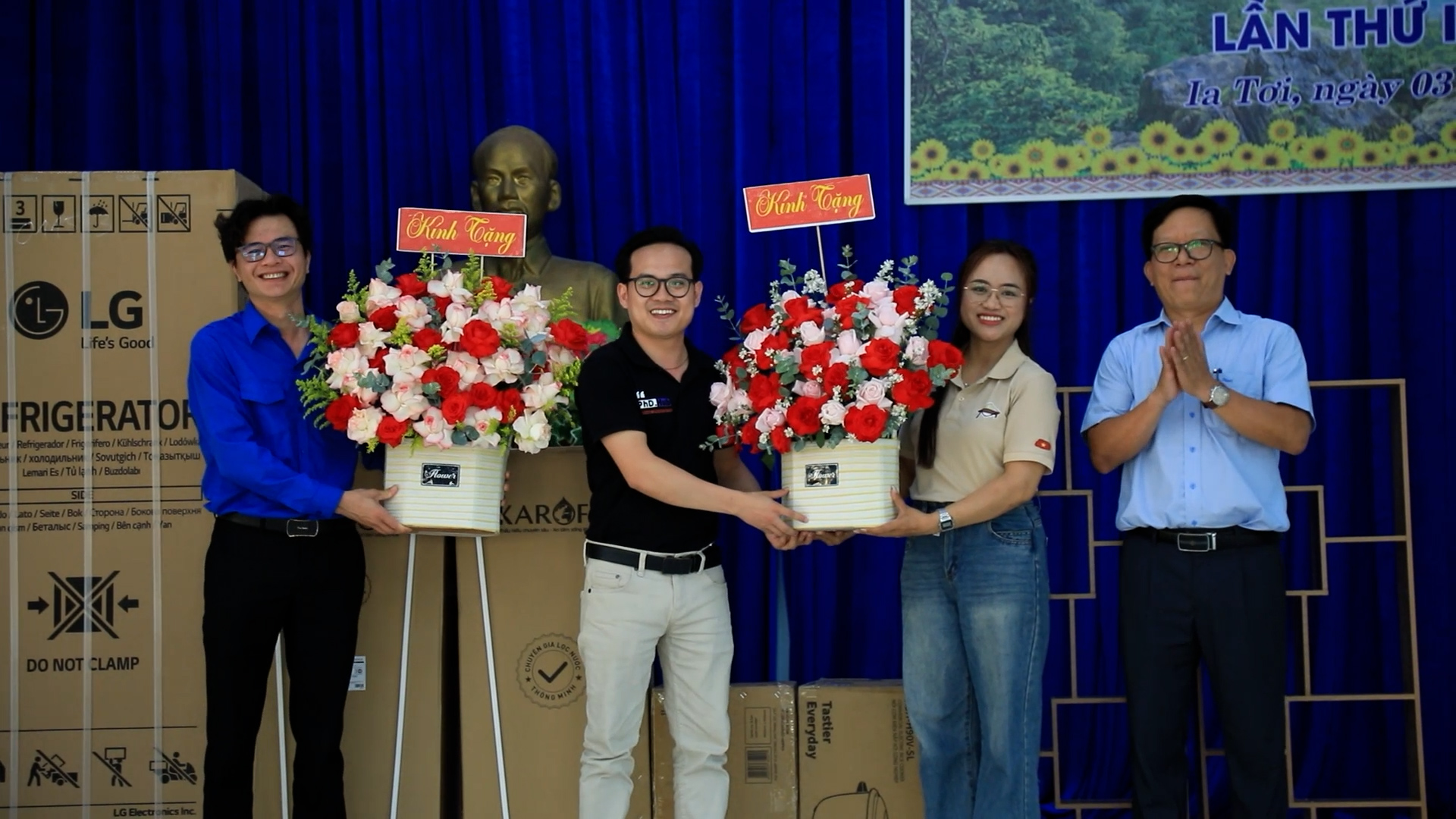 Vượt núi 'thắp lửa ước mơ' cho học sinh vùng cao tại biên giới giáp Campuchia- Ảnh 1. Vượt núi 'thắp lửa ước mơ' cho học sinh vùng cao tại biên giới giáp Campuchia- Ảnh 1.