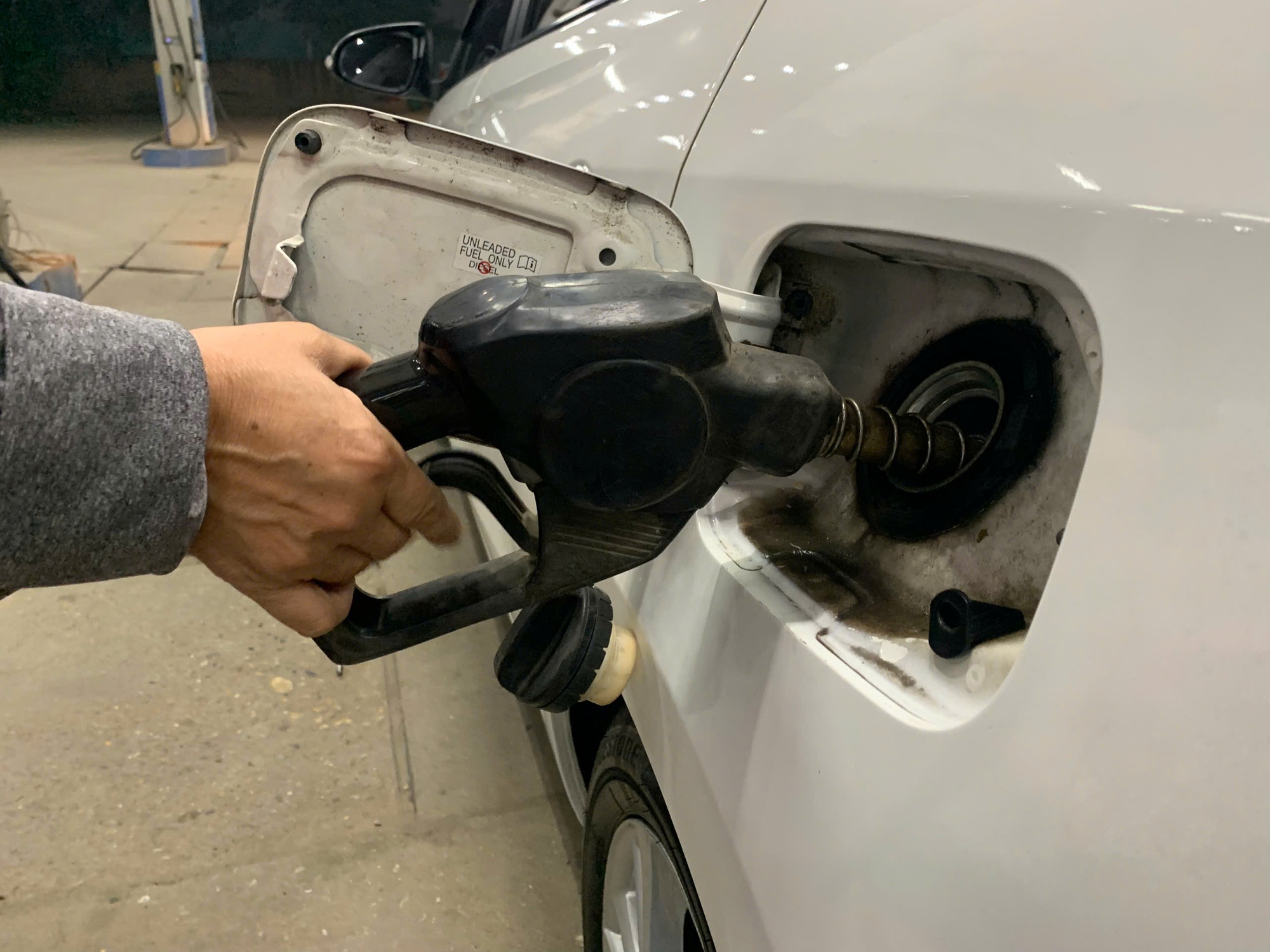 Bộ C&ocirc;ng thương đề nghị kiểm tra thị trường xăng dầu, ngăn chặn găm h&agrave;ng, tăng gi&aacute;- Ảnh 1.