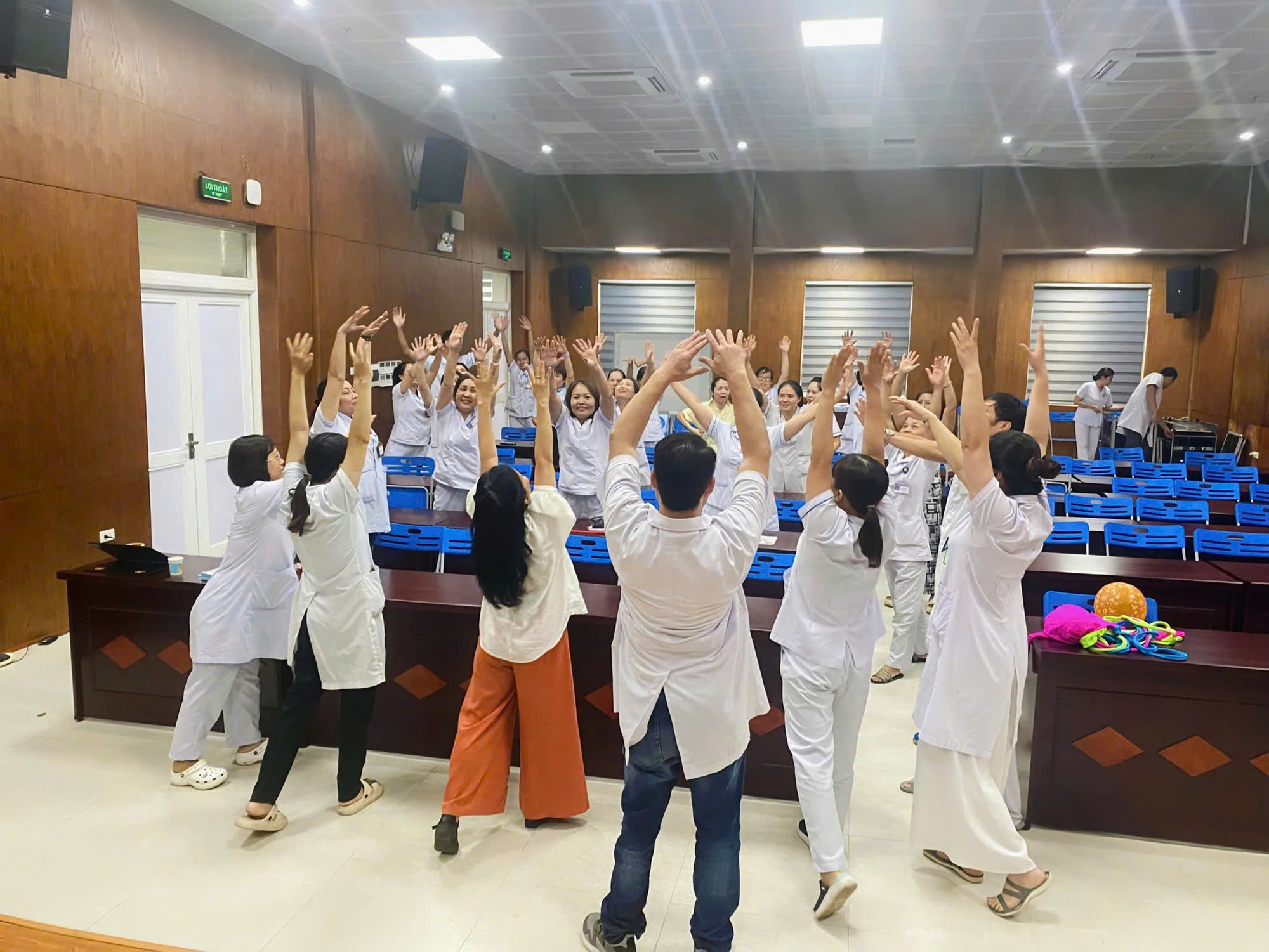 Giám sát sức khỏe tâm thần người bị áp lực công việc: Sẽ tiếp nhận góp ý- Ảnh 1.