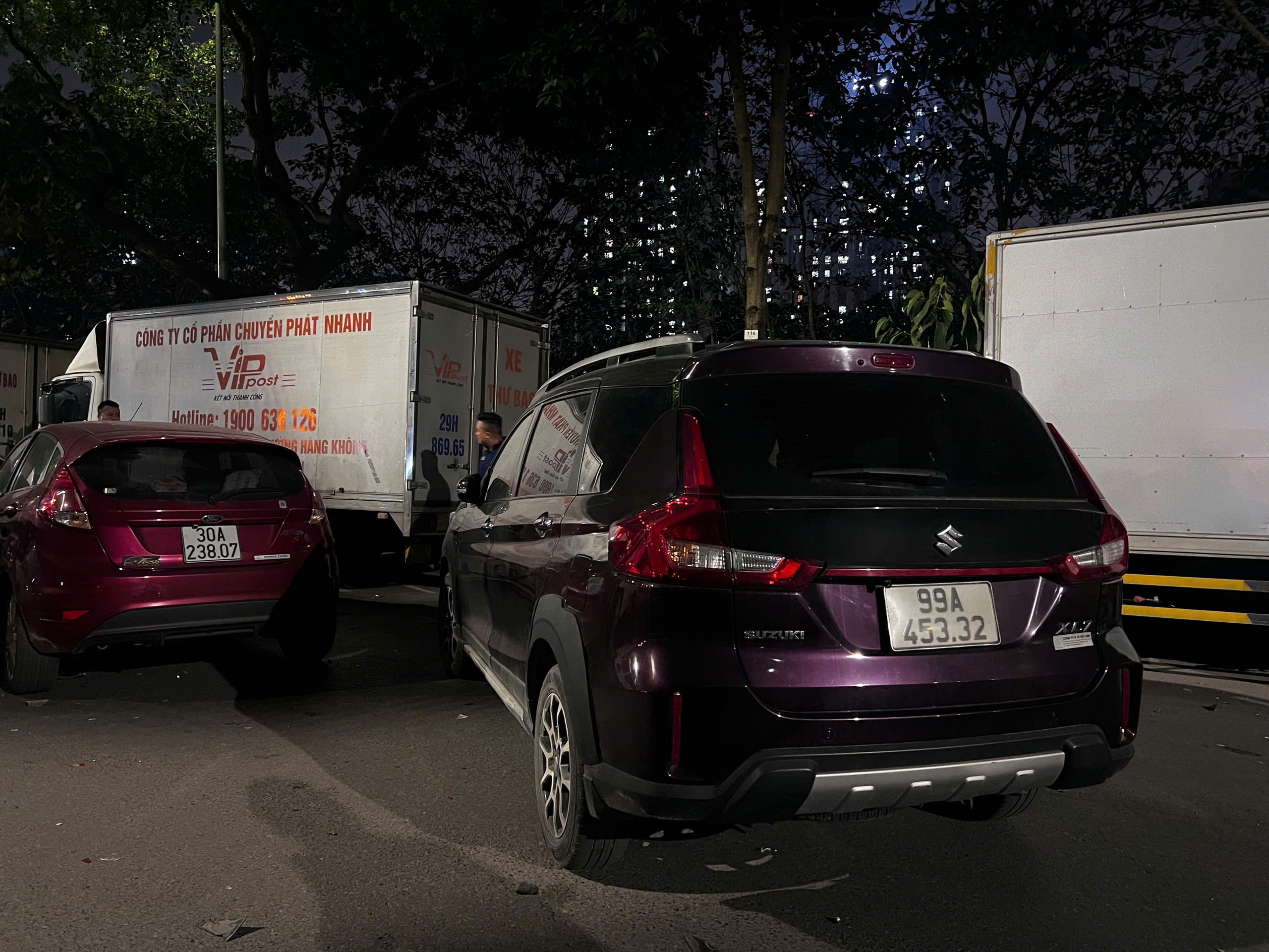 Hà Nội: Tai nạn liên hoàn 5 ô tô, 3 xe máy, nhiều người bị thương- Ảnh 4.