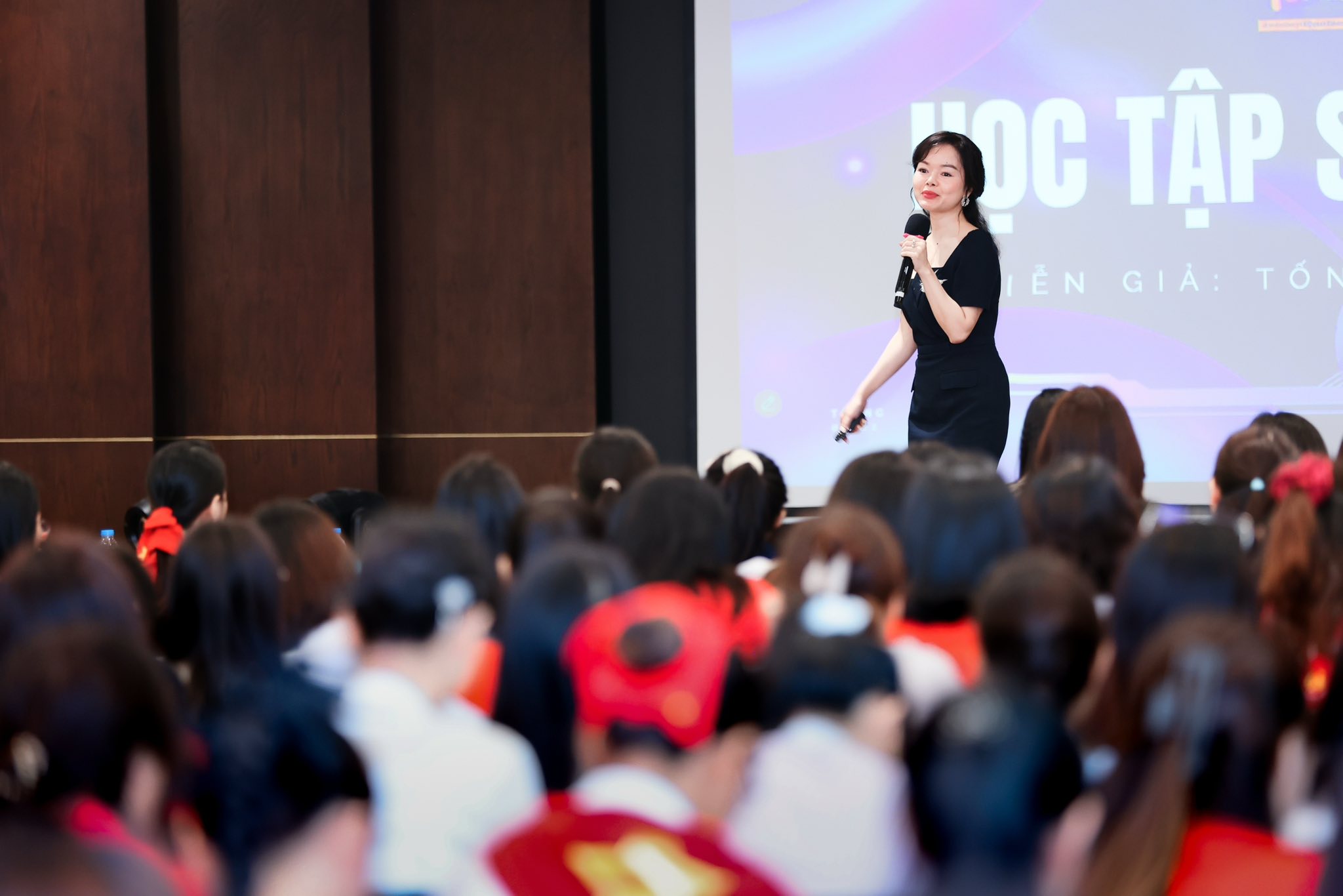 Tống Liên Anh chọn Việt Nam làm giáo dục cộng đồng: 'Tôi thích cảm giác này, rất đời'- Ảnh 5.