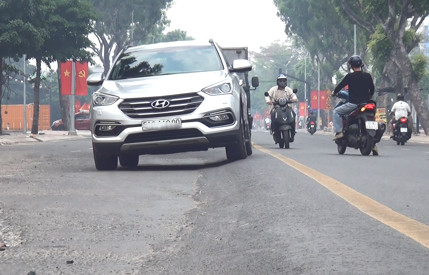 Gian nan đoạn đường 'bẫy' người d&acirc;n tại khu d&acirc;n cư Vĩnh Lộc - Ảnh 4.