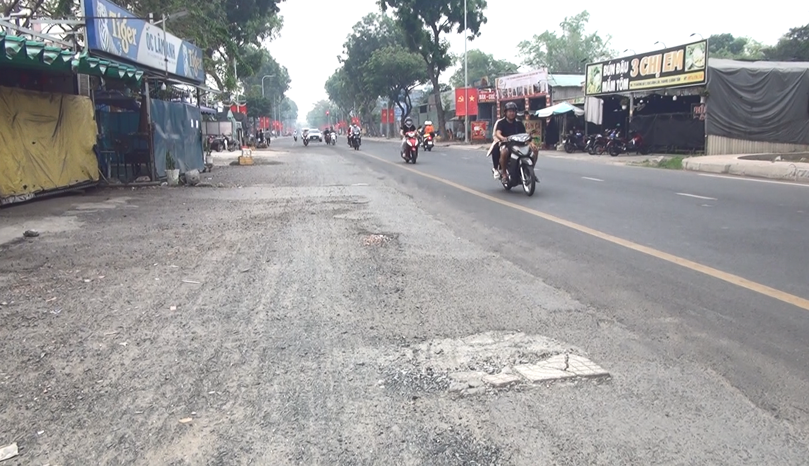 Gian nan đoạn đường 'bẫy' người d&acirc;n tại khu d&acirc;n cư Vĩnh Lộc - Ảnh 3.