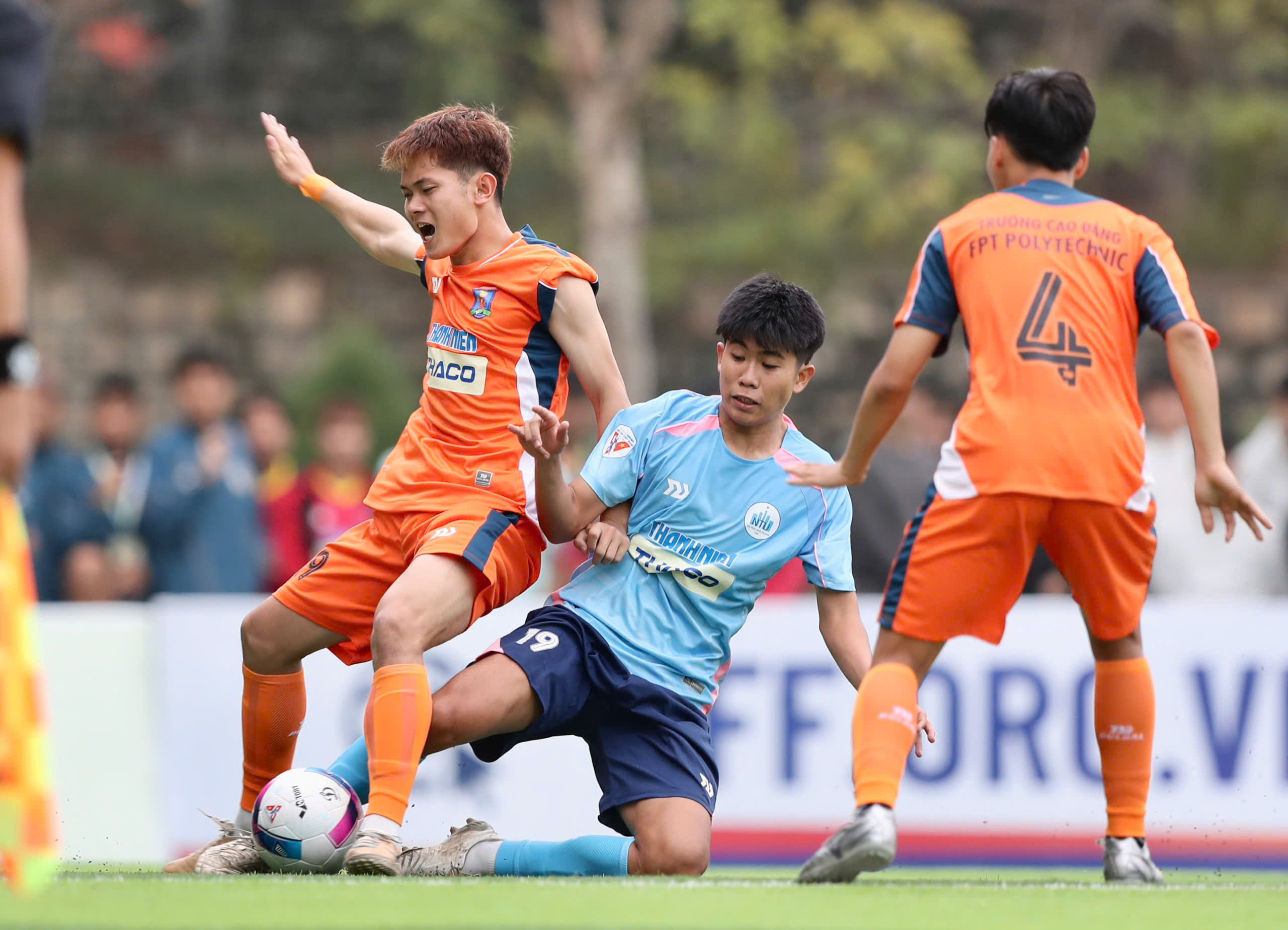 Bầu không khí lễ hội tưng bừng trong ngày khai mạc TNSV THACO cup 2026- Ảnh 11.