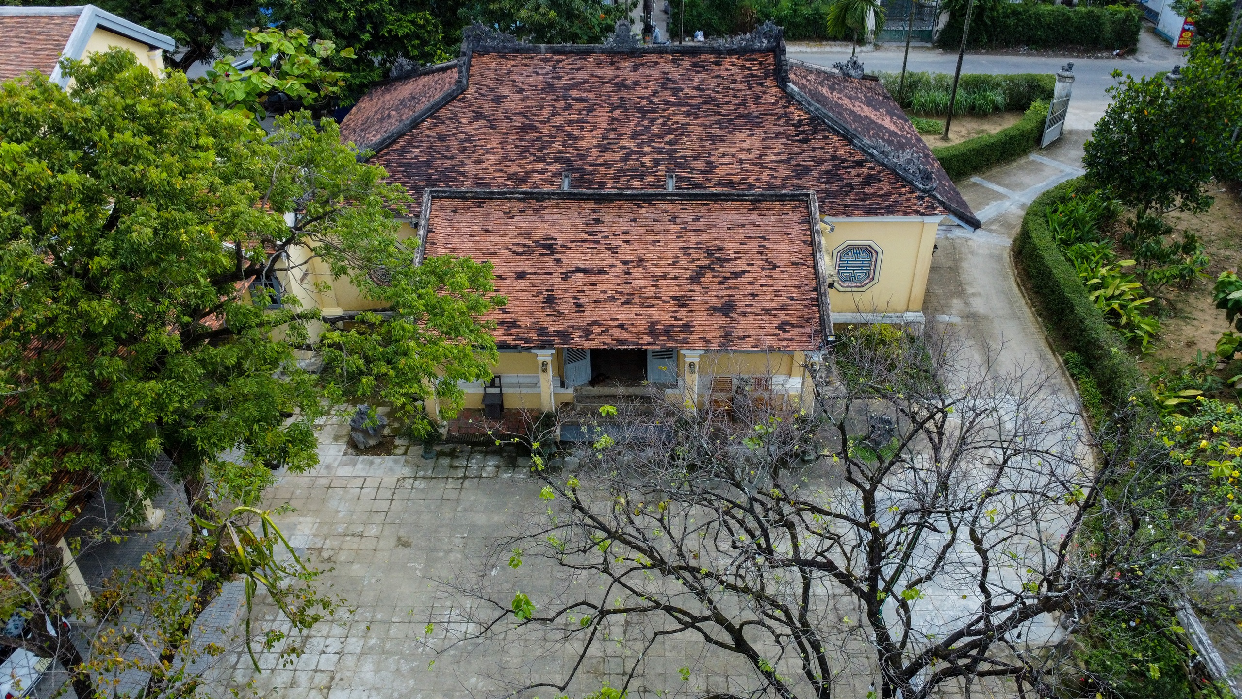 Phủ thờ c&ocirc;ng ch&uacute;a Ngọc Sơn: Nơi giữ b&aacute;u vật ho&agrave;ng gia v&agrave; nếp nh&agrave; rường cổ- Ảnh 11.