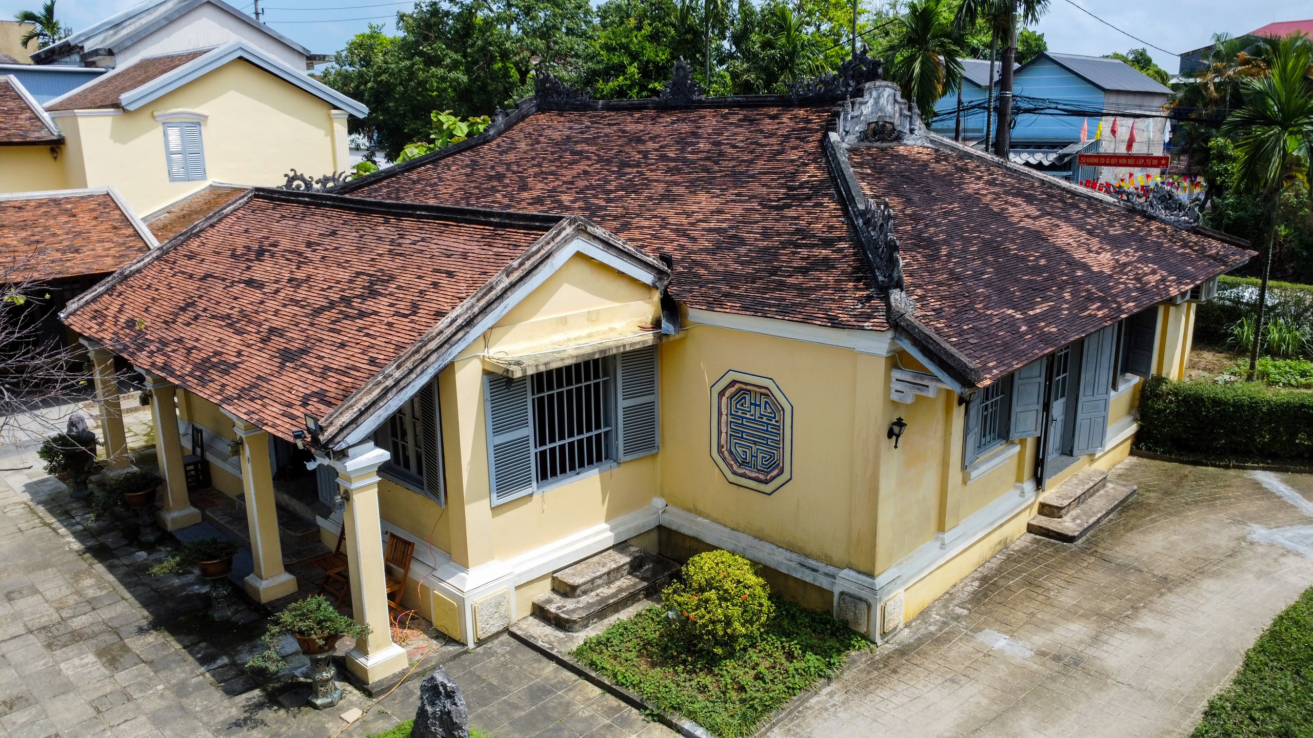 Phủ thờ c&ocirc;ng ch&uacute;a Ngọc Sơn: Nơi giữ b&aacute;u vật ho&agrave;ng gia v&agrave; nếp nh&agrave; rường cổ- Ảnh 3.