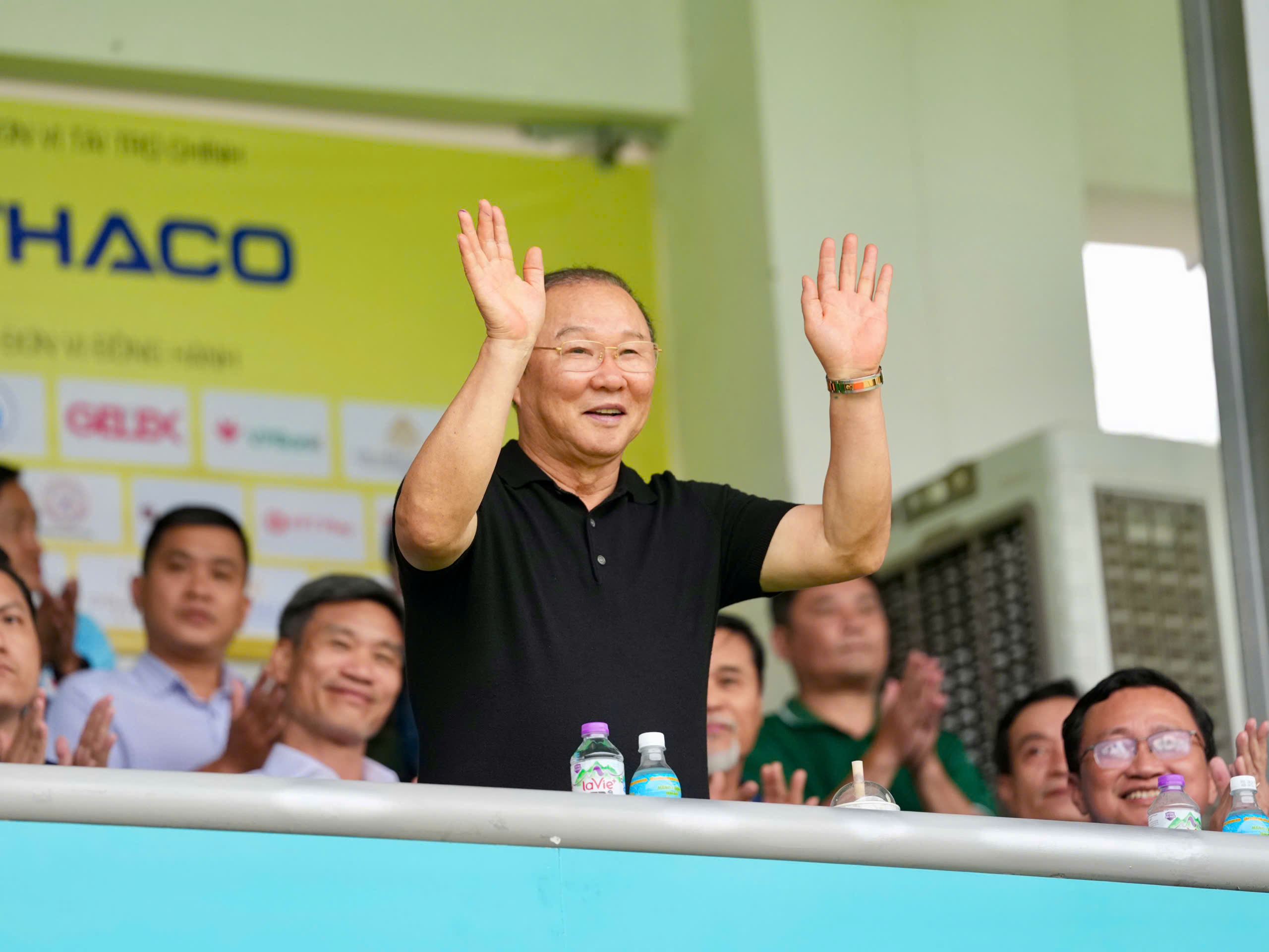 Bầu không khí lễ hội tưng bừng trong ngày khai mạc TNSV THACO cup 2026- Ảnh 6.