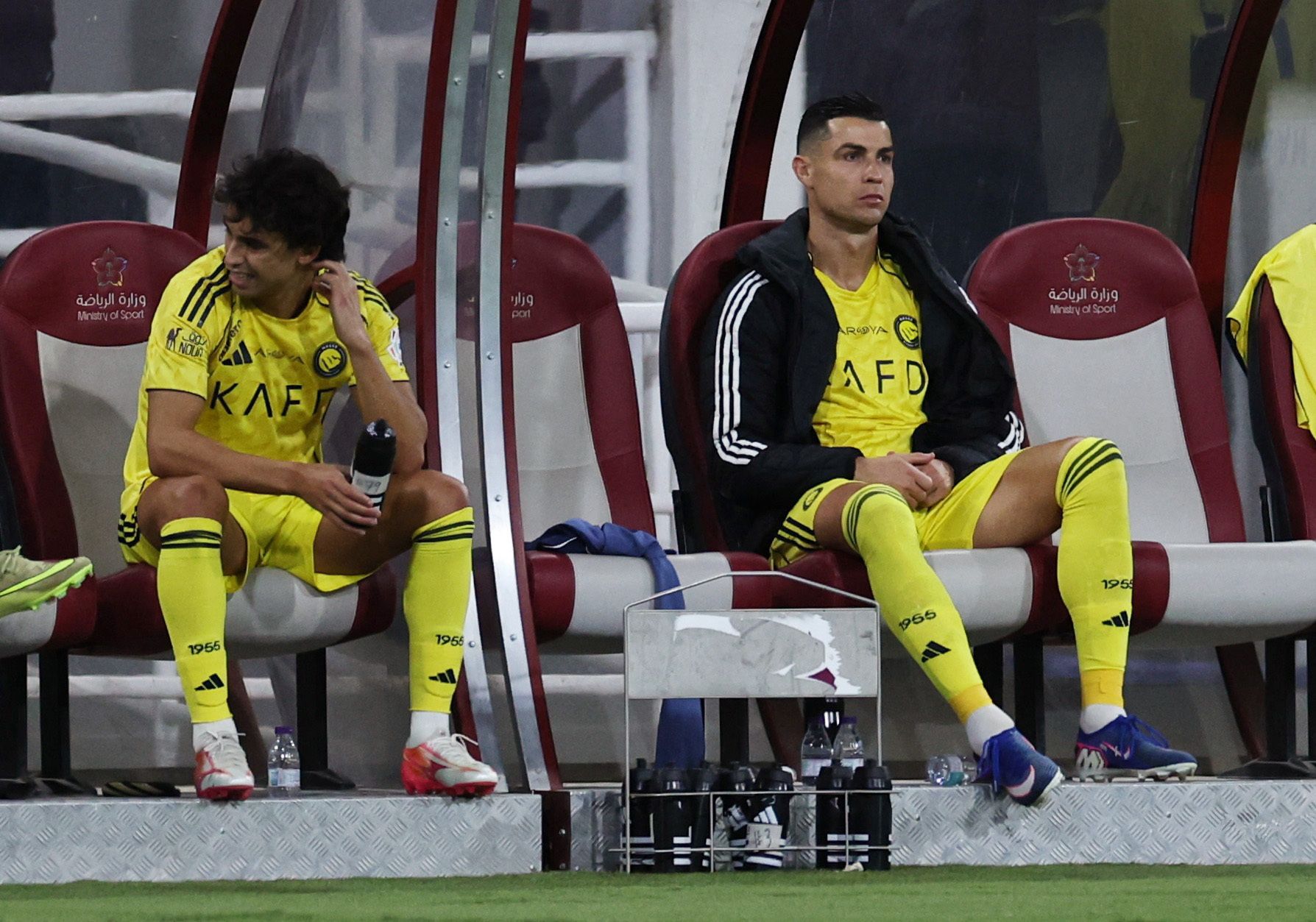 Cristiano Ronaldo rời Ả Rập xê Út sang Tây Ban Nha điều trị chấn thương gân khoeo - Ảnh 1.