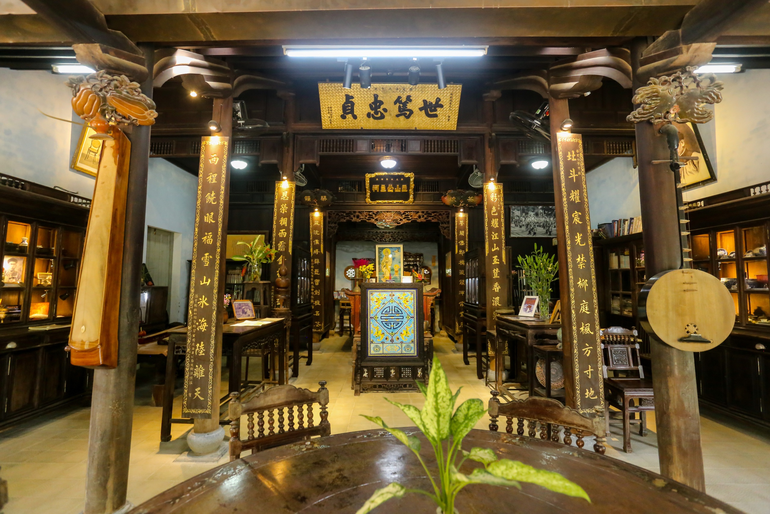 Phủ thờ c&ocirc;ng ch&uacute;a Ngọc Sơn: Nơi giữ b&aacute;u vật ho&agrave;ng gia v&agrave; nếp nh&agrave; rường cổ- Ảnh 4.