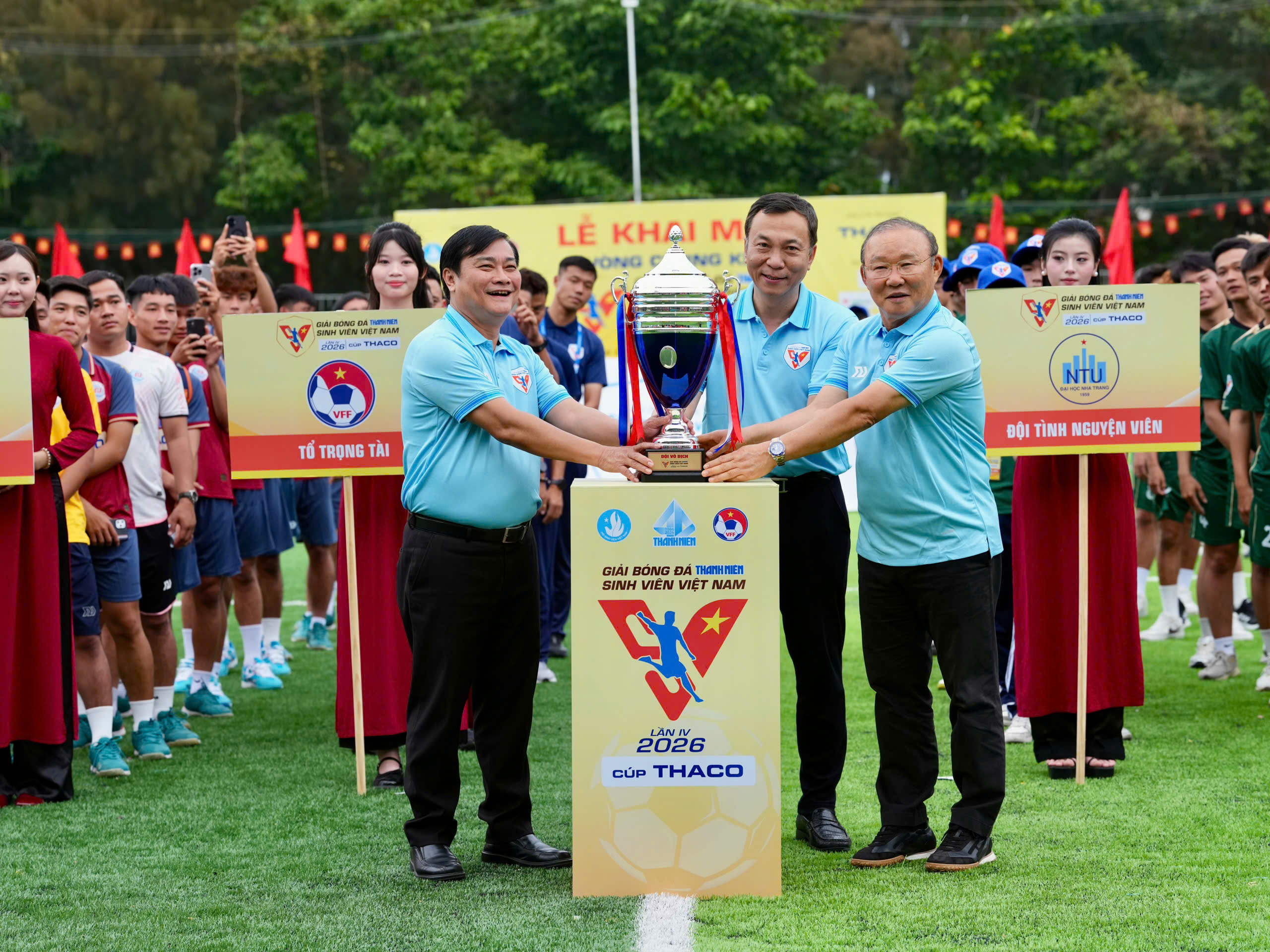 Khai mạc hoành tráng mở màn ngày hội bóng đá sinh viên, chờ đợi những trận cầu rực lửa- Ảnh 12.