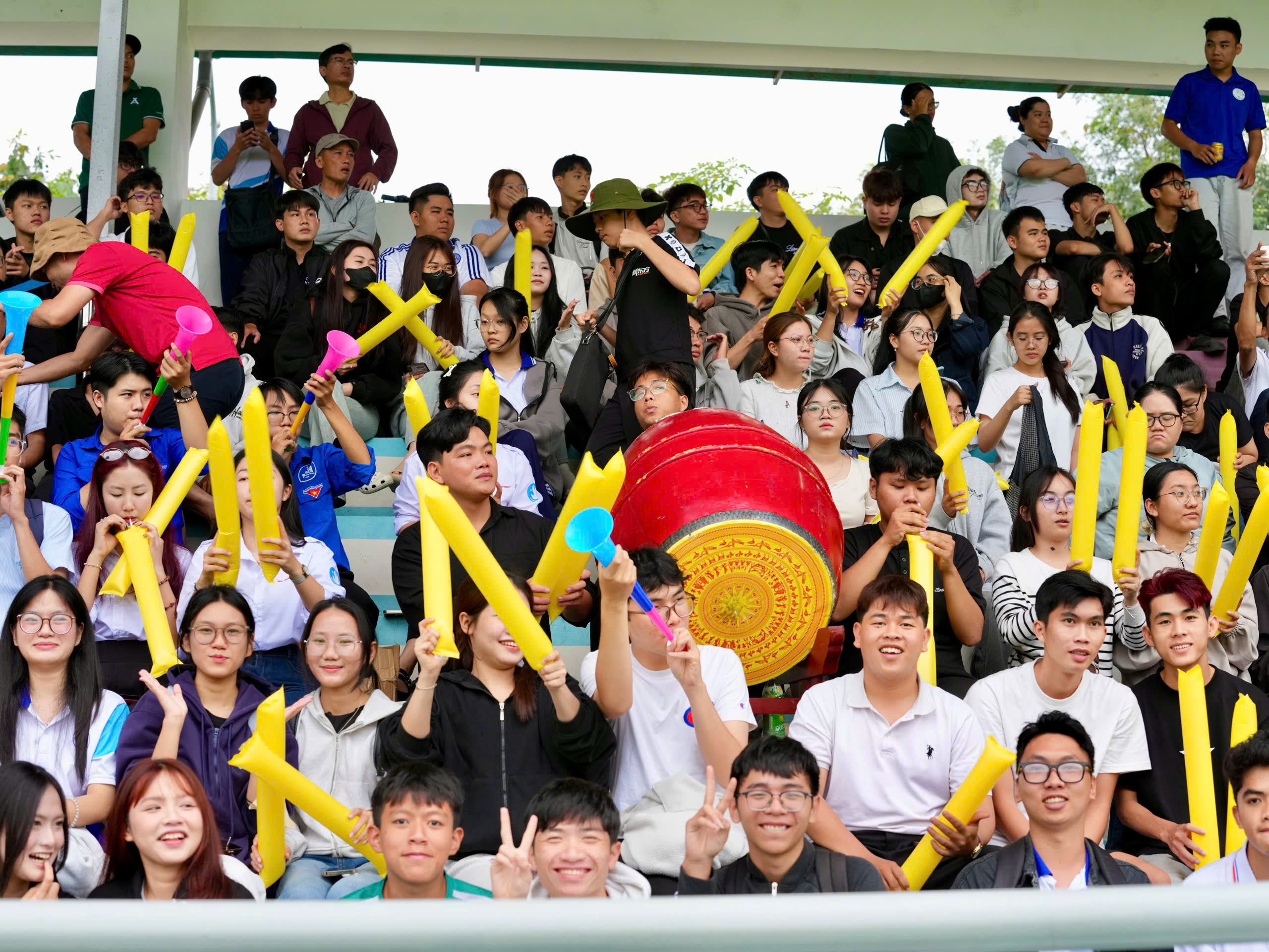 Khai mạc hoành tráng mở màn ngày hội bóng đá sinh viên, chờ đợi những trận cầu rực lửa- Ảnh 16.