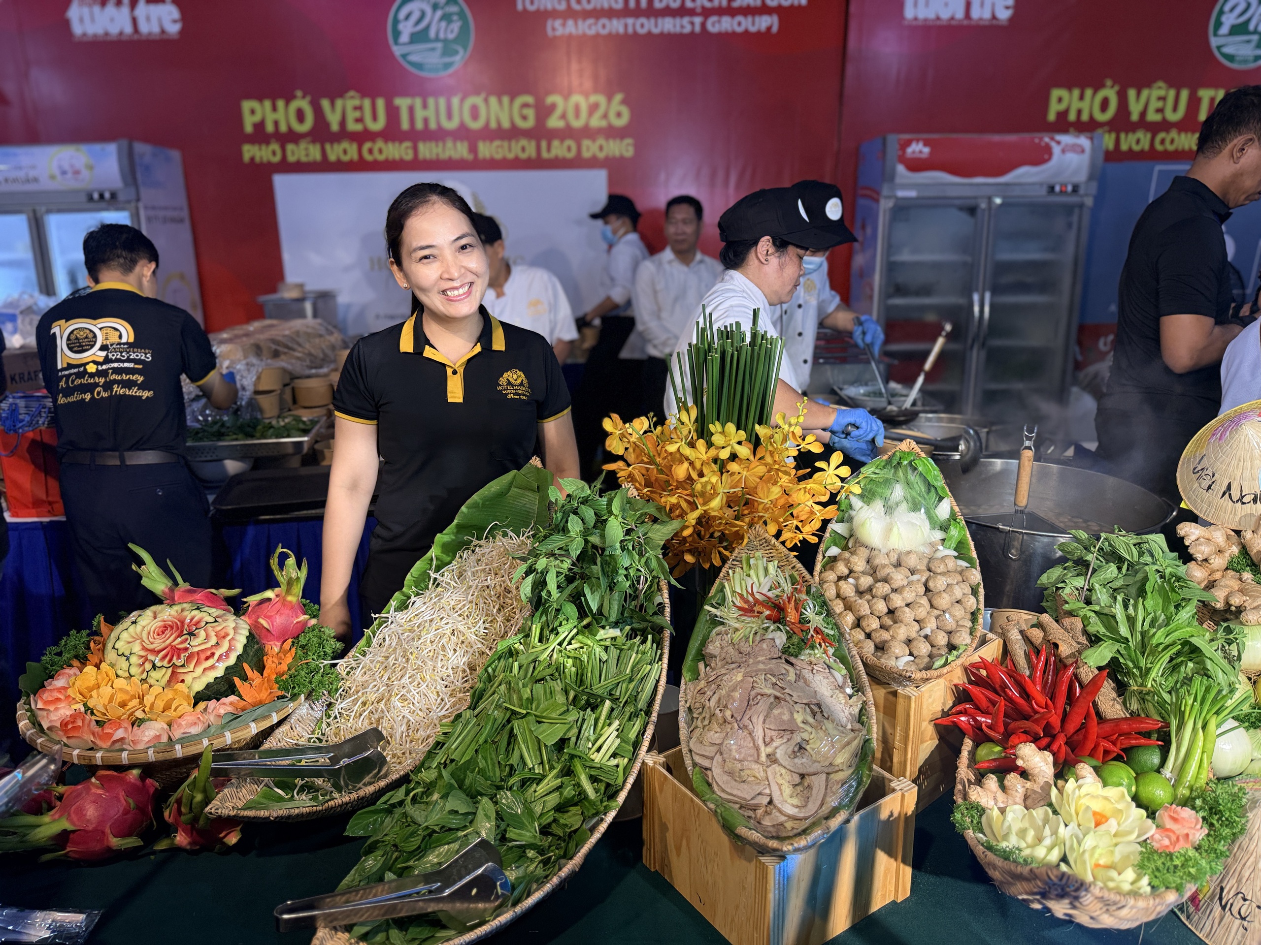 Đầu bếp khách sạn TP.HCM nấu 12.000 tô phở miễn phí phục vụ công nhân Bàu Bàng - Ảnh 6.