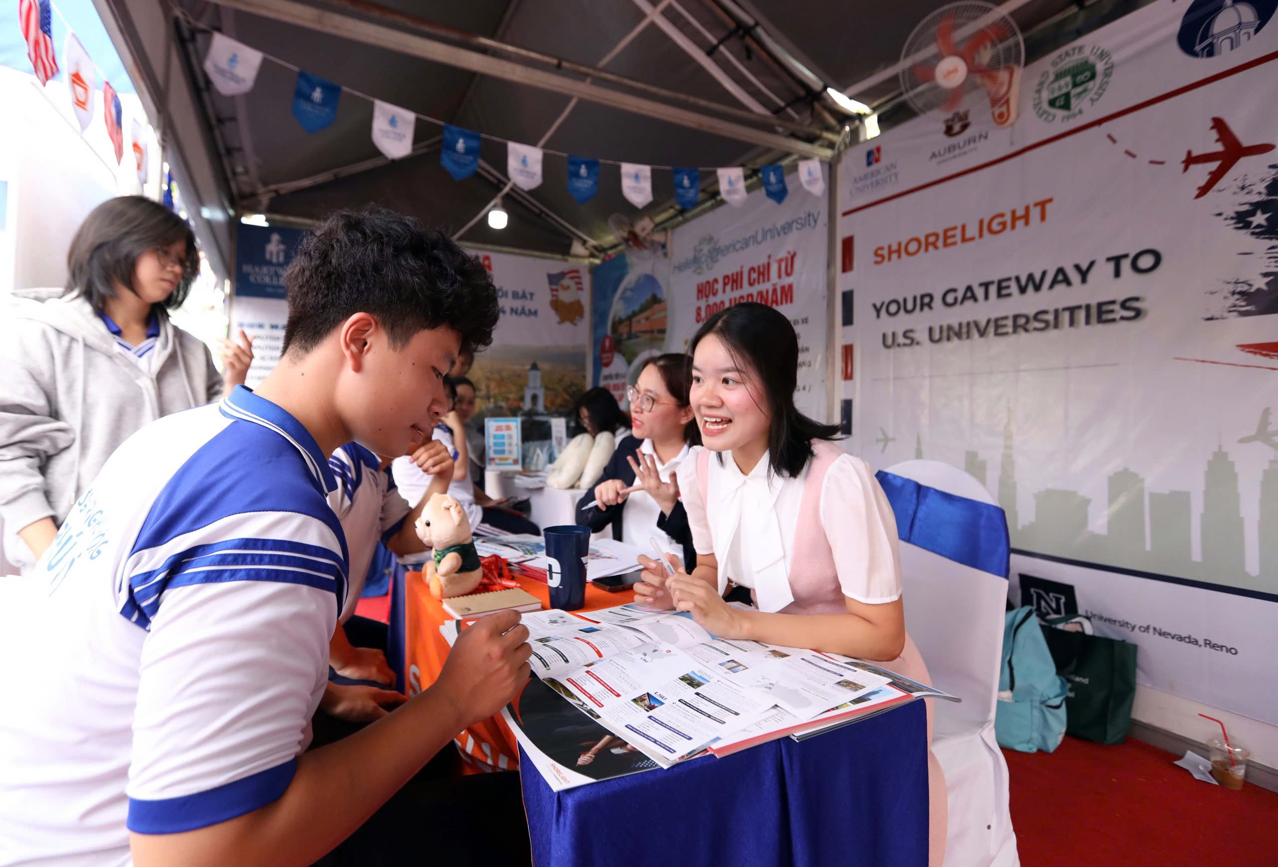 Hơn 2.500 học sinh TP.HCM đi tìm cơ hội cho tương lai - Ảnh 6.