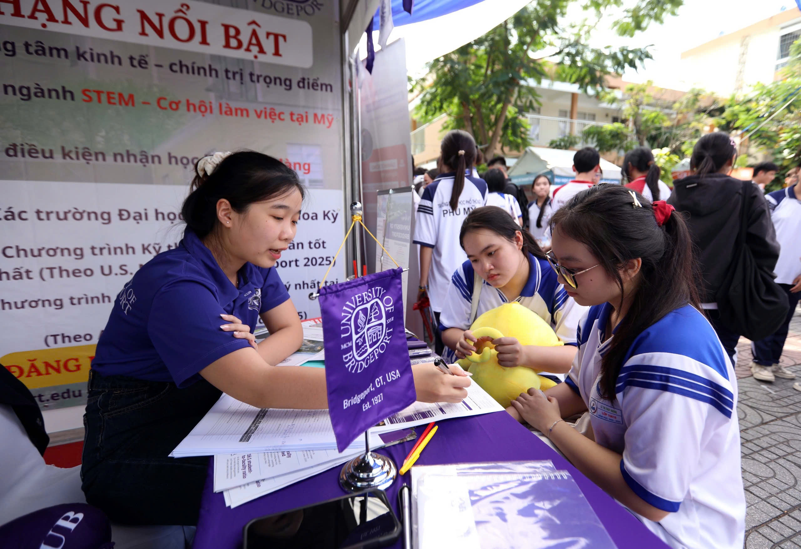 Hơn 2.500 học sinh TP.HCM đi tìm cơ hội cho tương lai - Ảnh 13.