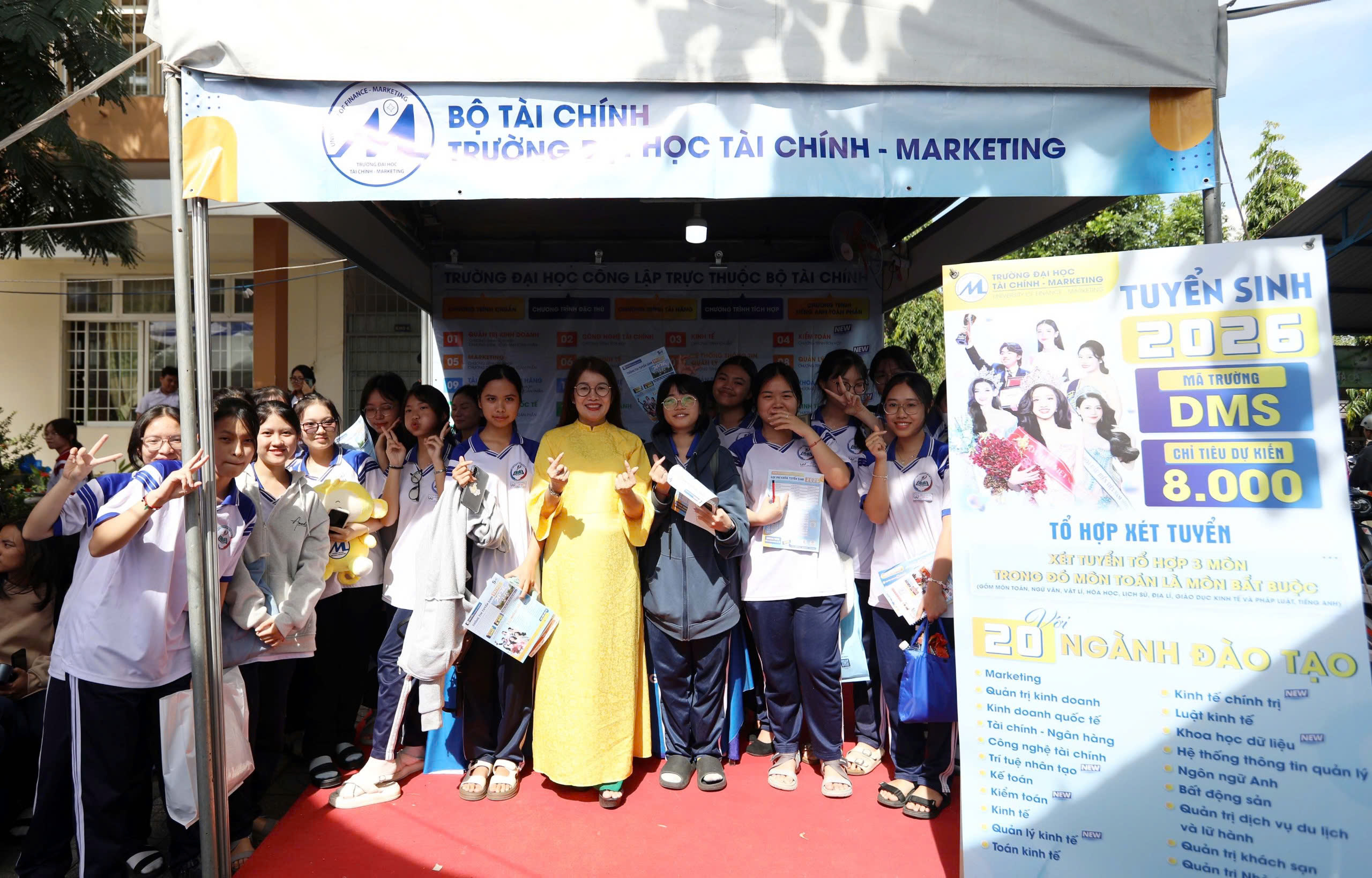 Hơn 2.500 học sinh TP.HCM đi tìm cơ hội cho tương lai - Ảnh 18.