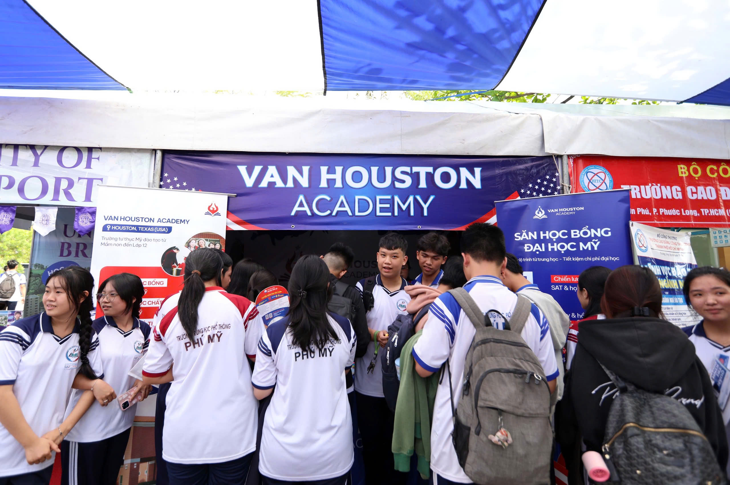 Hơn 2.500 học sinh TP.HCM đi tìm cơ hội cho tương lai - Ảnh 8.