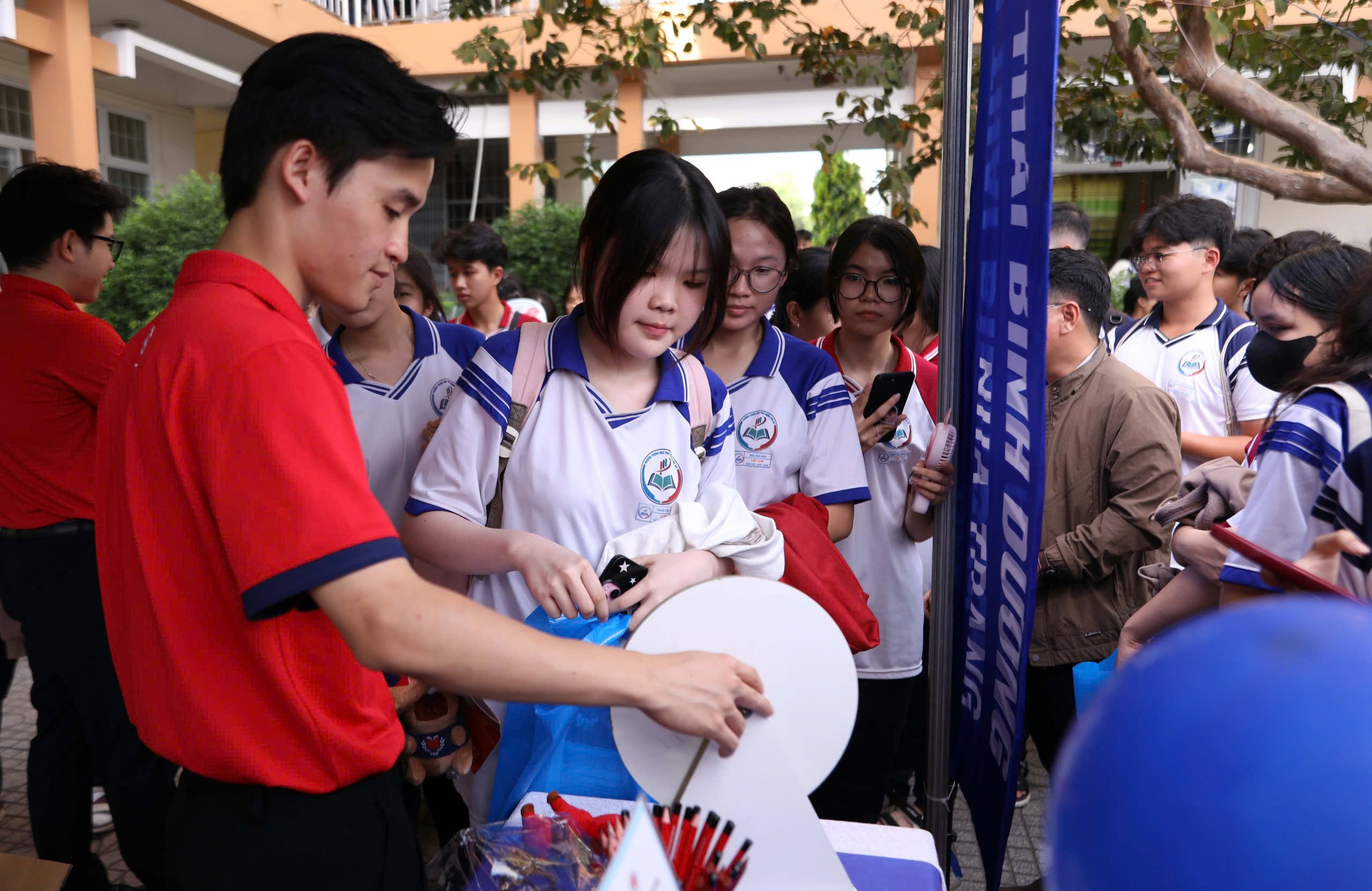 Hơn 2.500 học sinh TP.HCM đi tìm cơ hội cho tương lai - Ảnh 14.