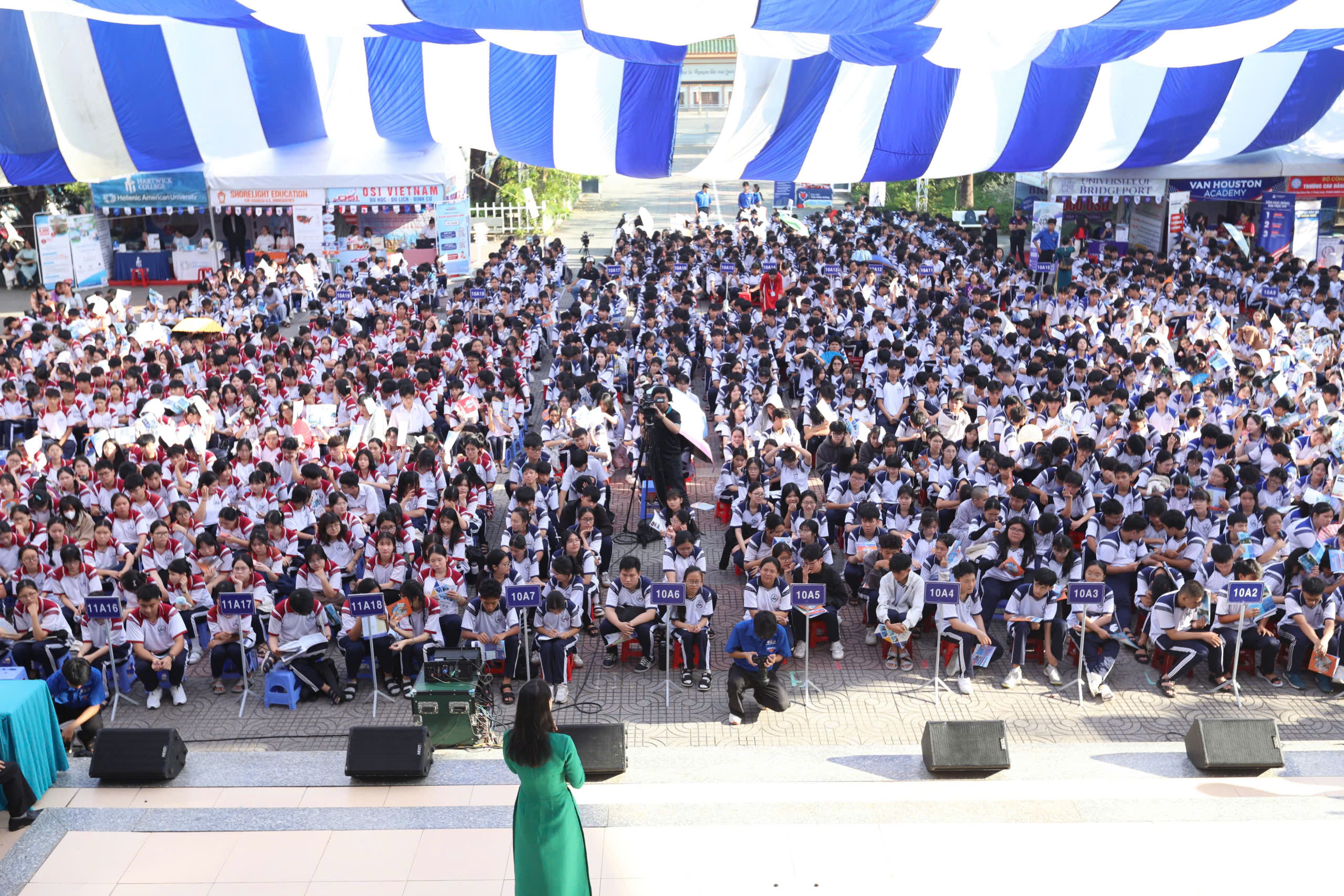 Rộng cửa xét tuyển vào khối ngành kinh tế, ngân hàng, luật - Ảnh 2.