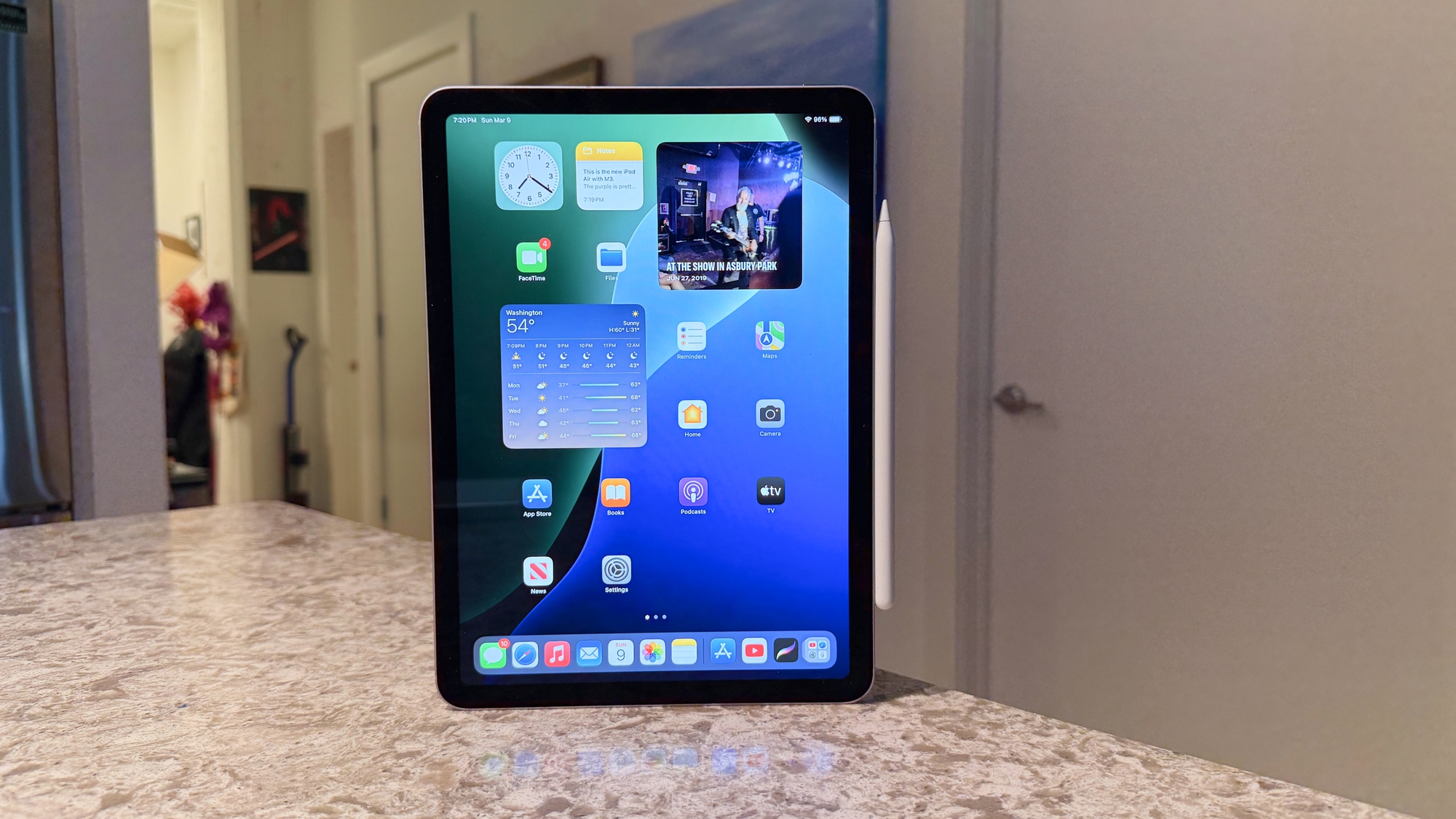Vì sao Apple chưa vội ra mắt iPad giá rẻ mới? - Ảnh 1.