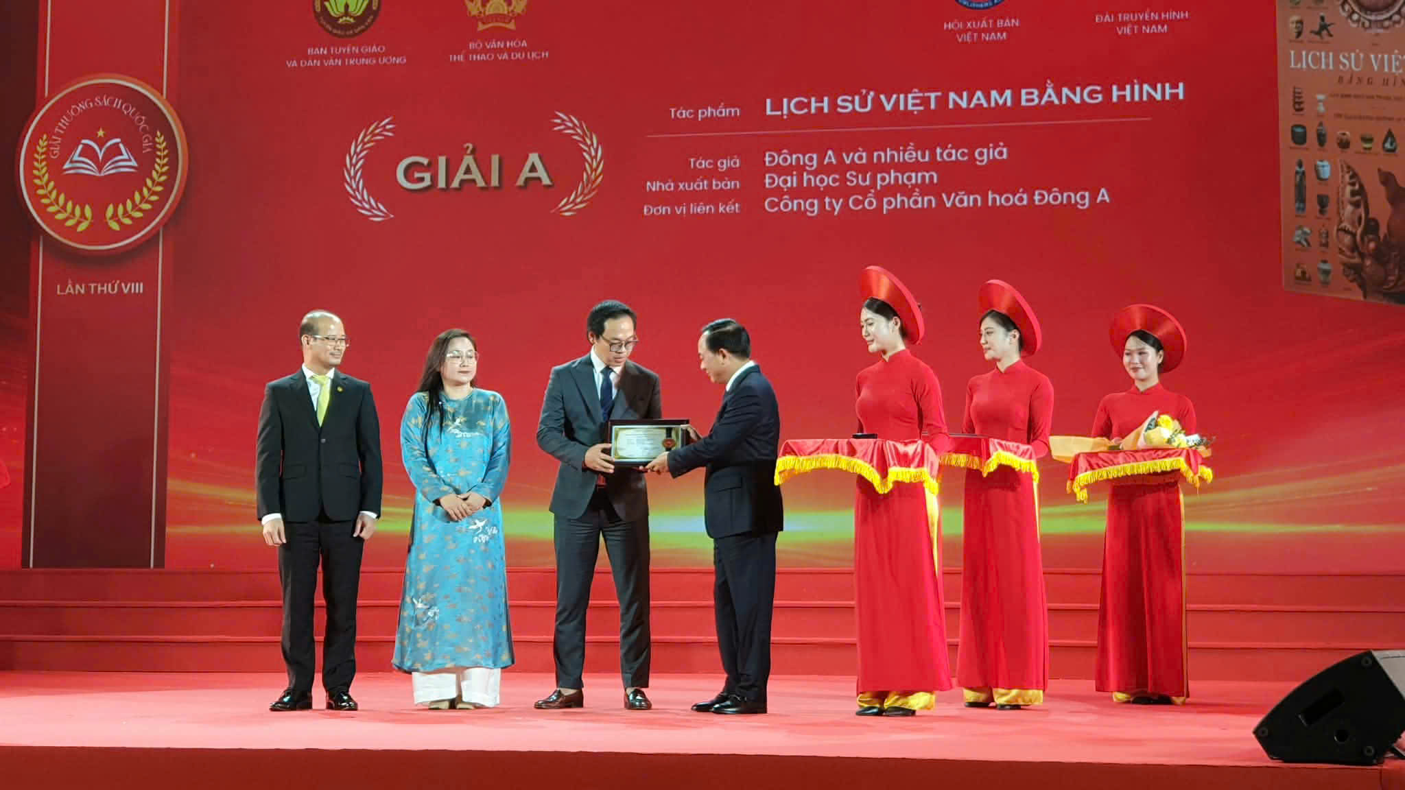 Giải thưởng S&aacute;ch quốc gia: S&aacute;ch lịch sử - khoa học thắng '&aacute;p đảo'- Ảnh 3.