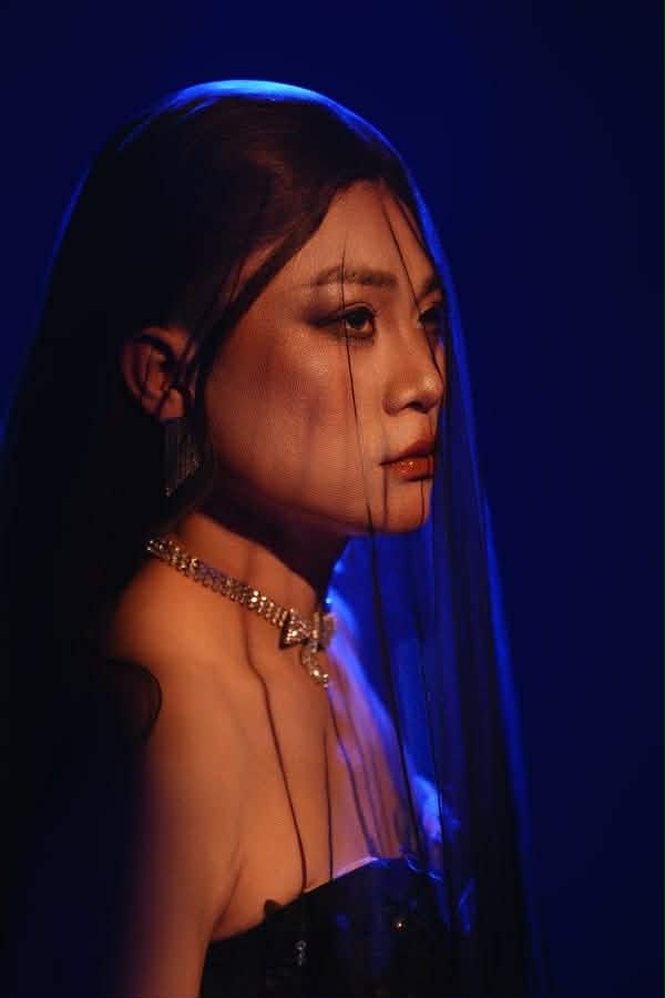 Diễn vi&ecirc;n từng đi l&agrave;m c&ocirc;ng ty điện m&aacute;y, bất ngờ rẽ hướng đi h&aacute;t l&ocirc; t&ocirc; - Ảnh 1.