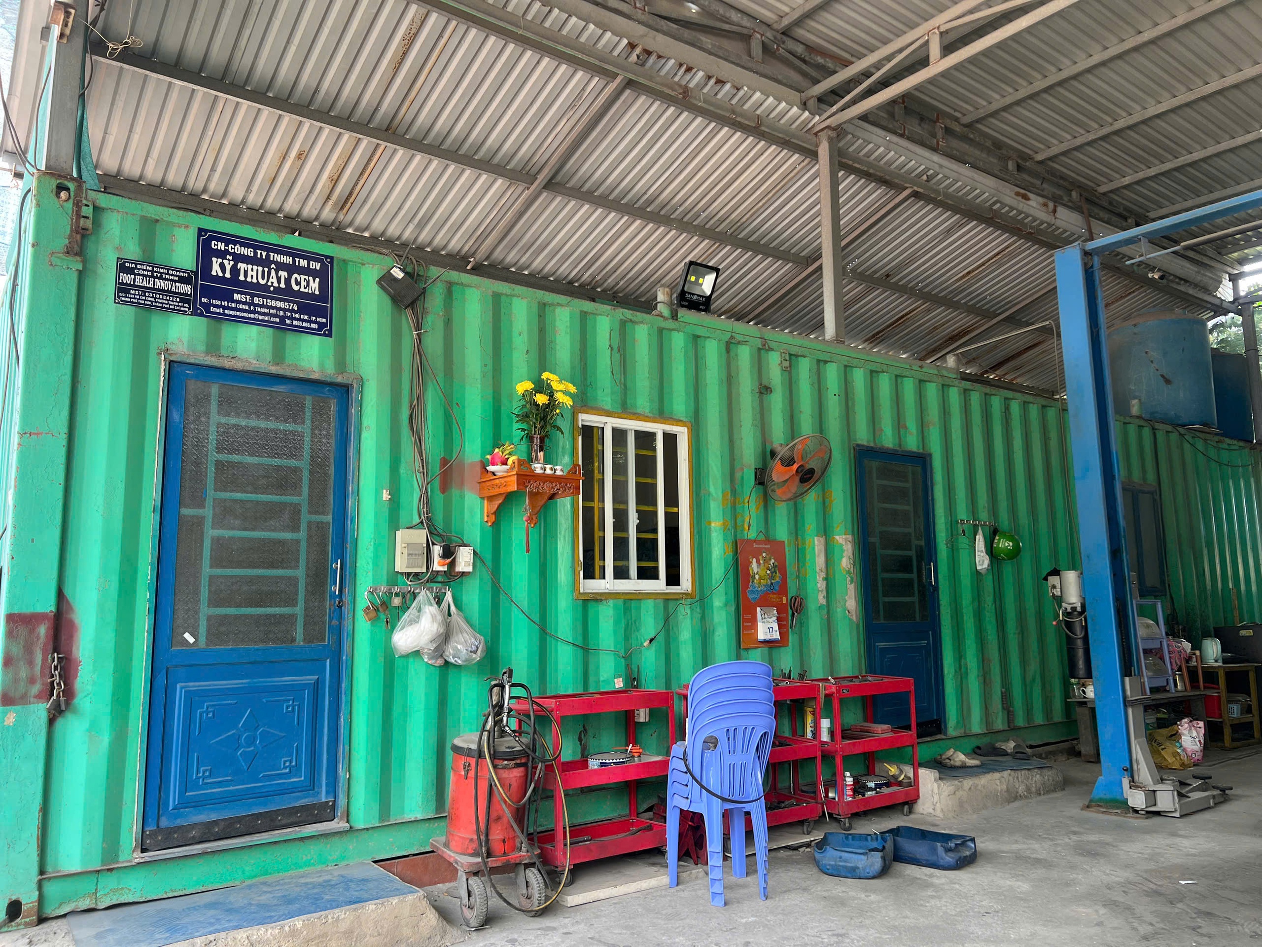 Hàng loạt vi phạm tại các bãi xe trái phép, phường Cát Lái ra quân xử lý - Ảnh 4.