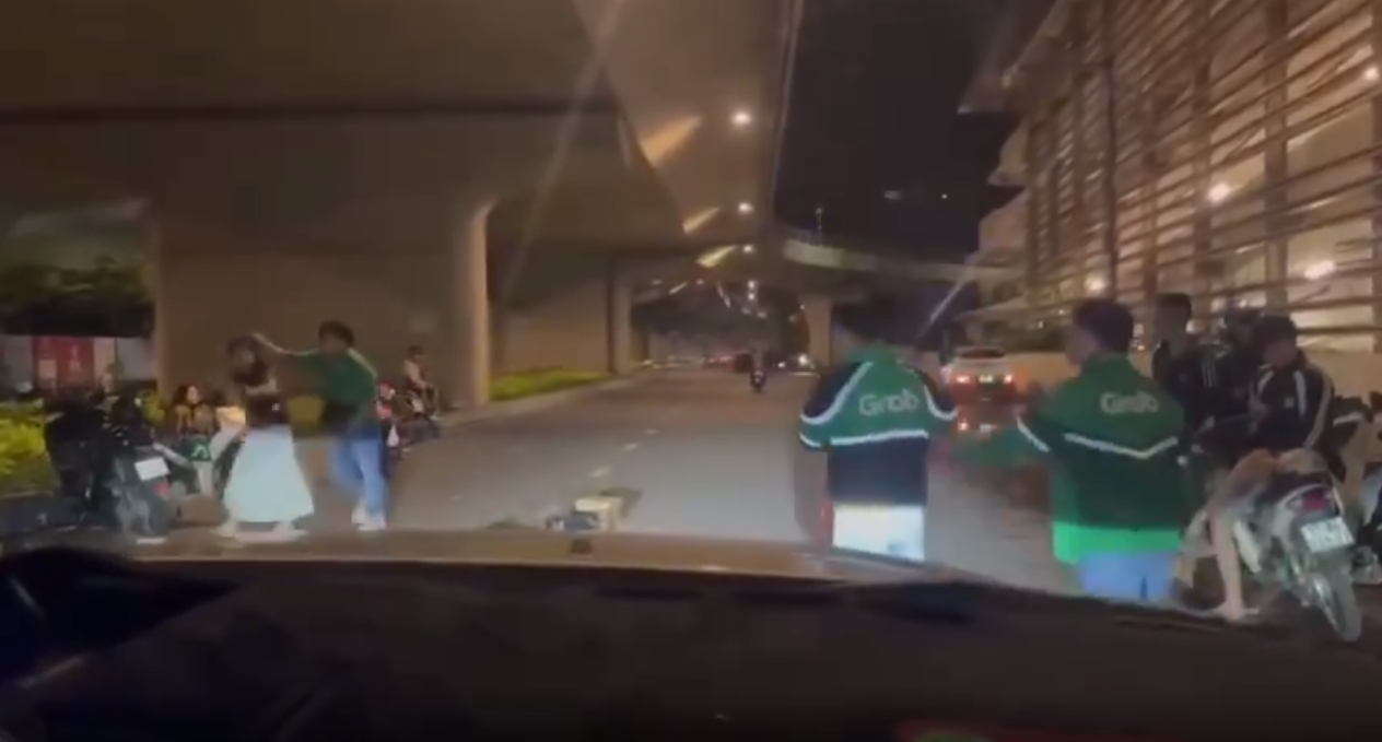 Xác minh vụ người đàn ông 'gây rối' ở khu vực cửa ngõ nhà ga T3 - Ảnh 1.