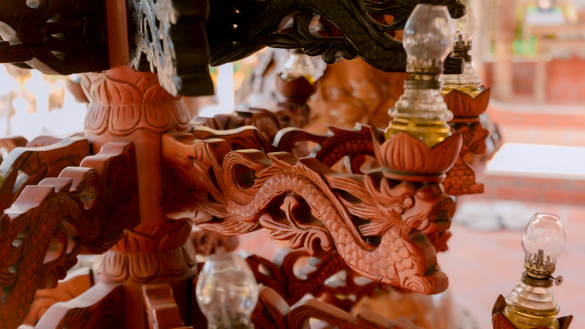 Khám phá ngôi chùa gỗ dừa độc đáo bên dòng Hàm Luông Tại Vĩnh Long - Ảnh 8.